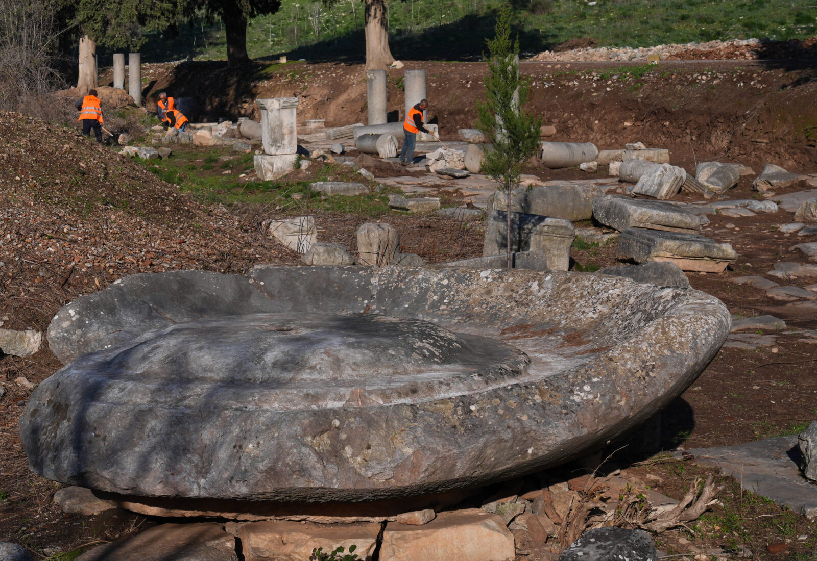 A Roman bath basin, known as a labrum, was discovered during restoration work at Ephesus Archaeological Site, Izmir, Türkiye, December 18, 2024. (AA Photo)