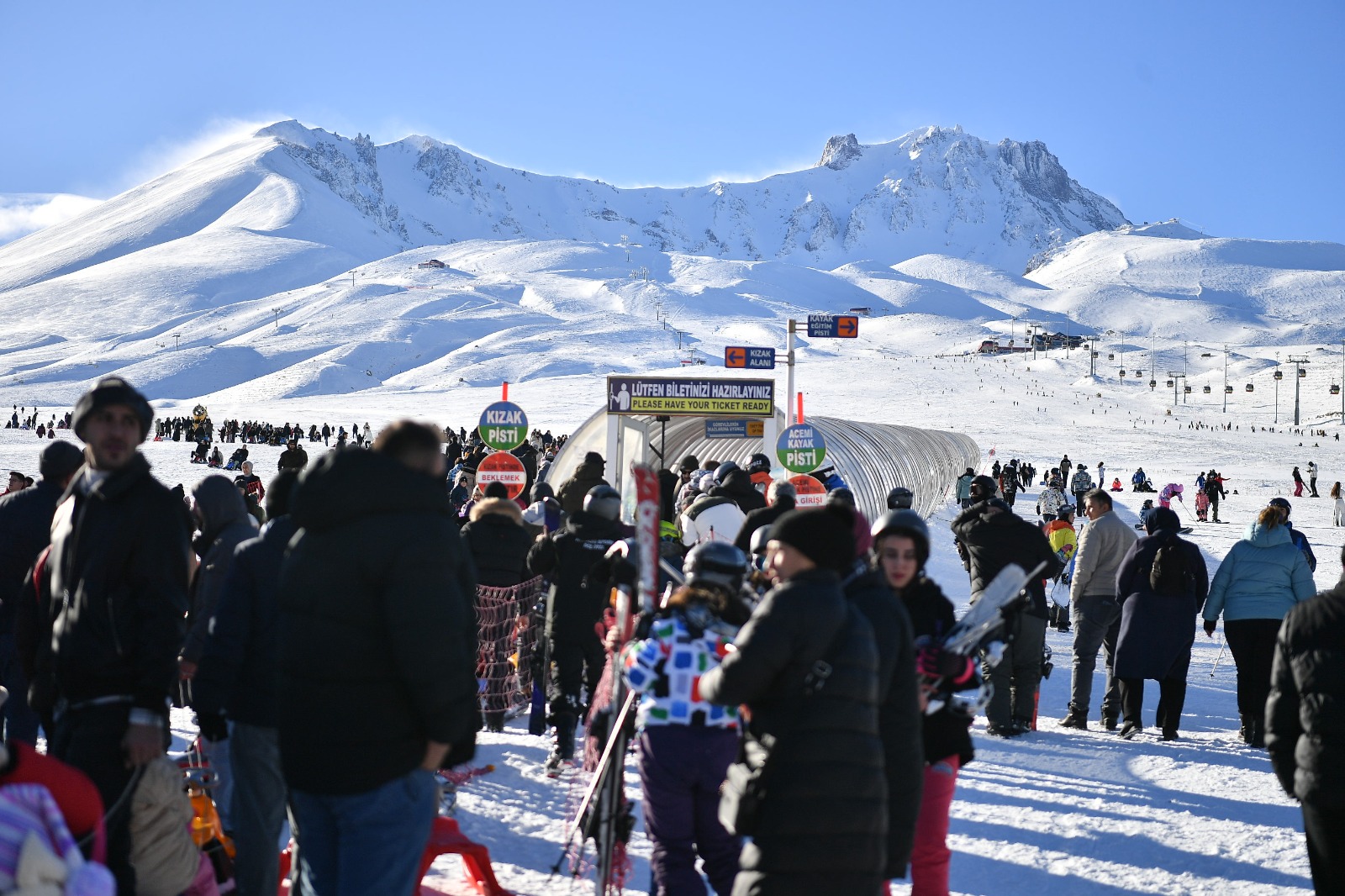 Over 110,000 visitors enjoy skiing at Erciyes Ski Center on the first day of 2025, Kayseri, Türkiye, Jan. 2, 2024. (AA Photo)
