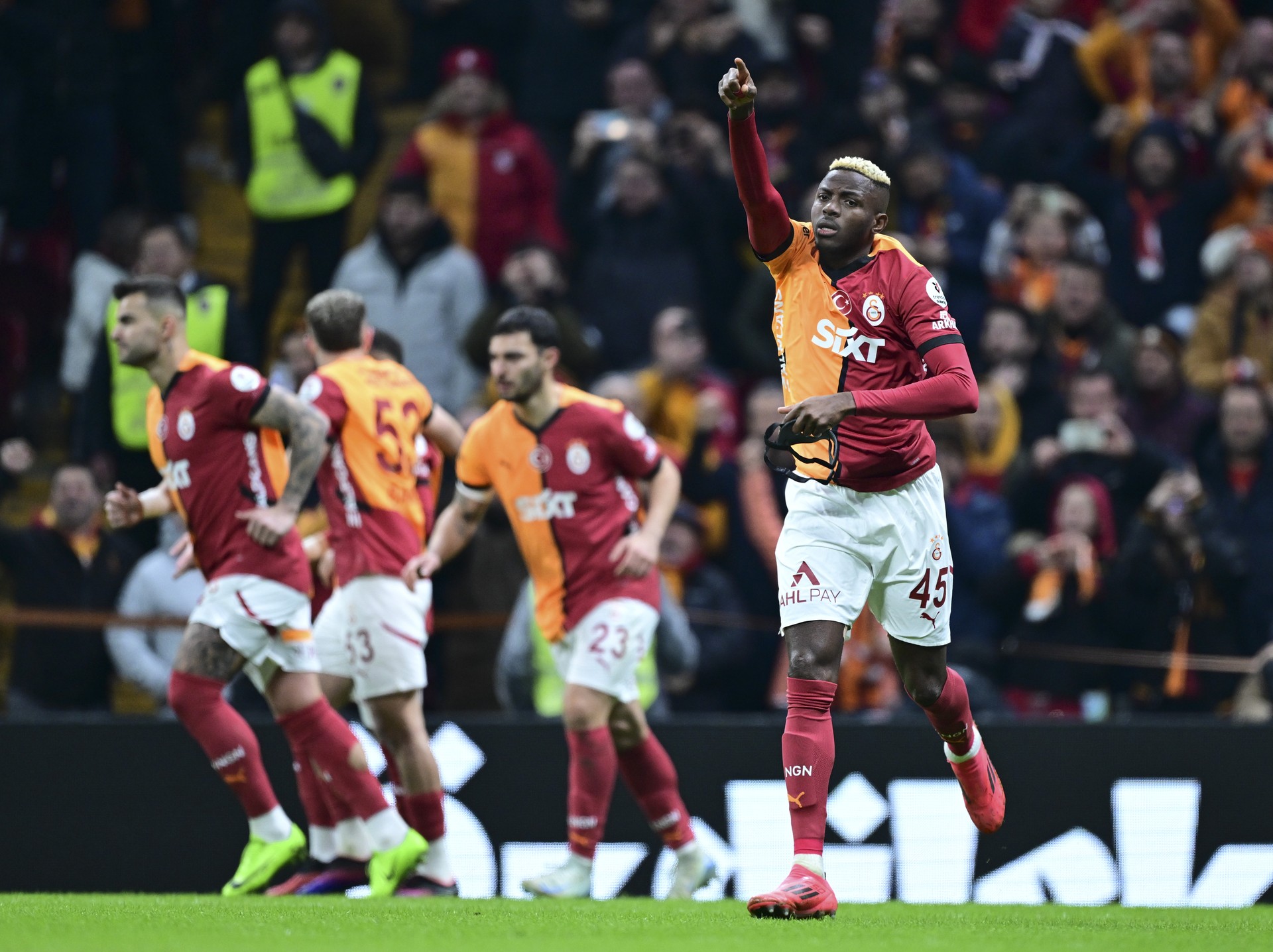 Victor Osimhen to unleash €75M battle after brilliant performance with Galatasaray