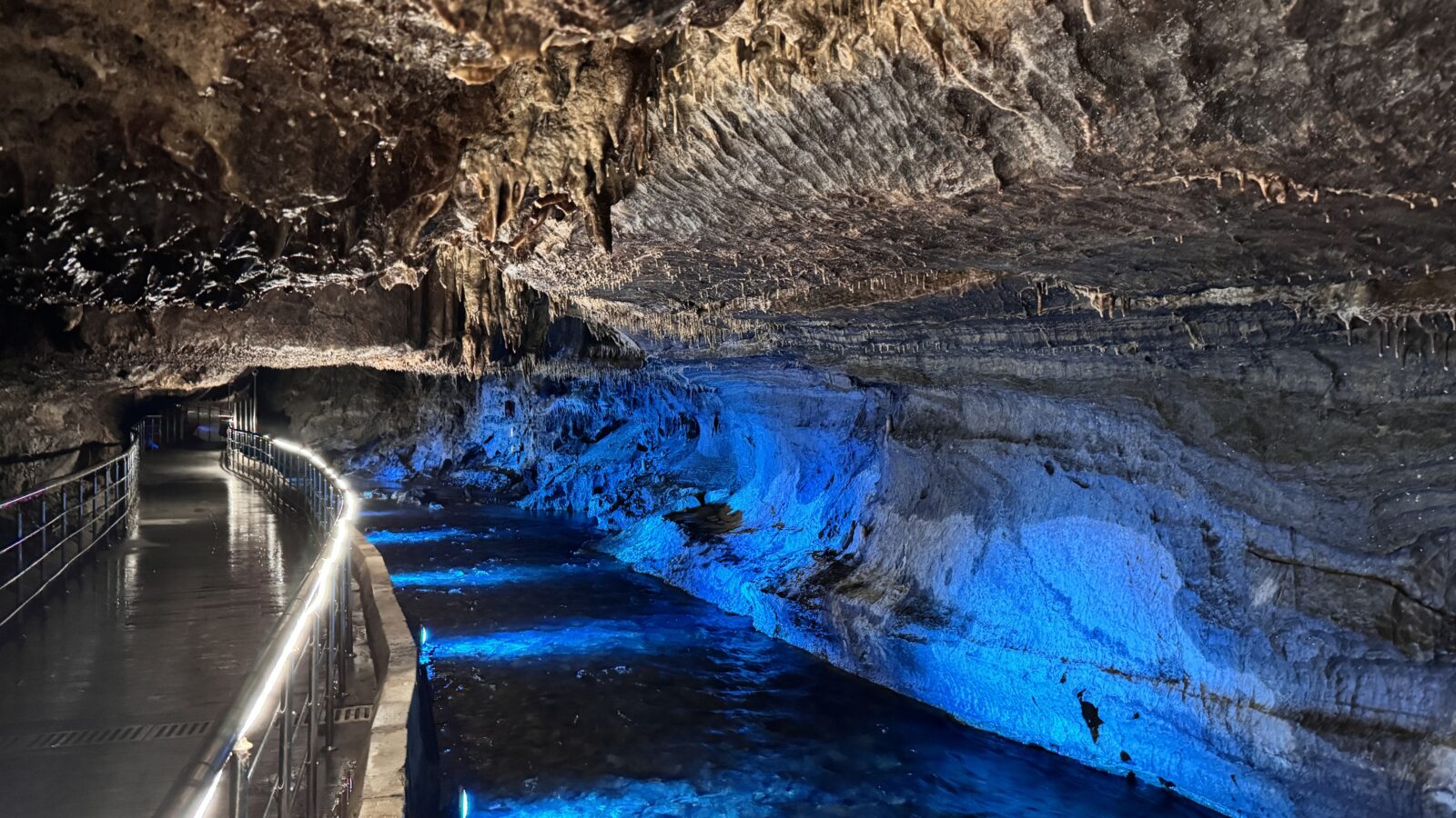 Türkiye's Gokgol Cave offers enchanting journey to visitors