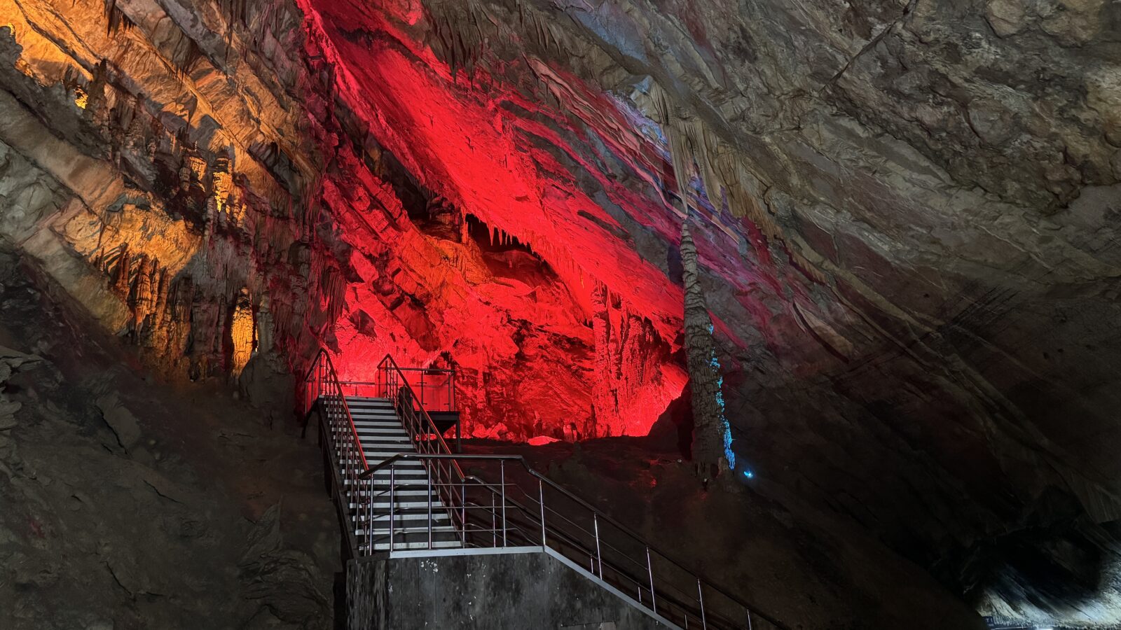 Türkiye's Gokgol Cave offers enchanting journey to visitors