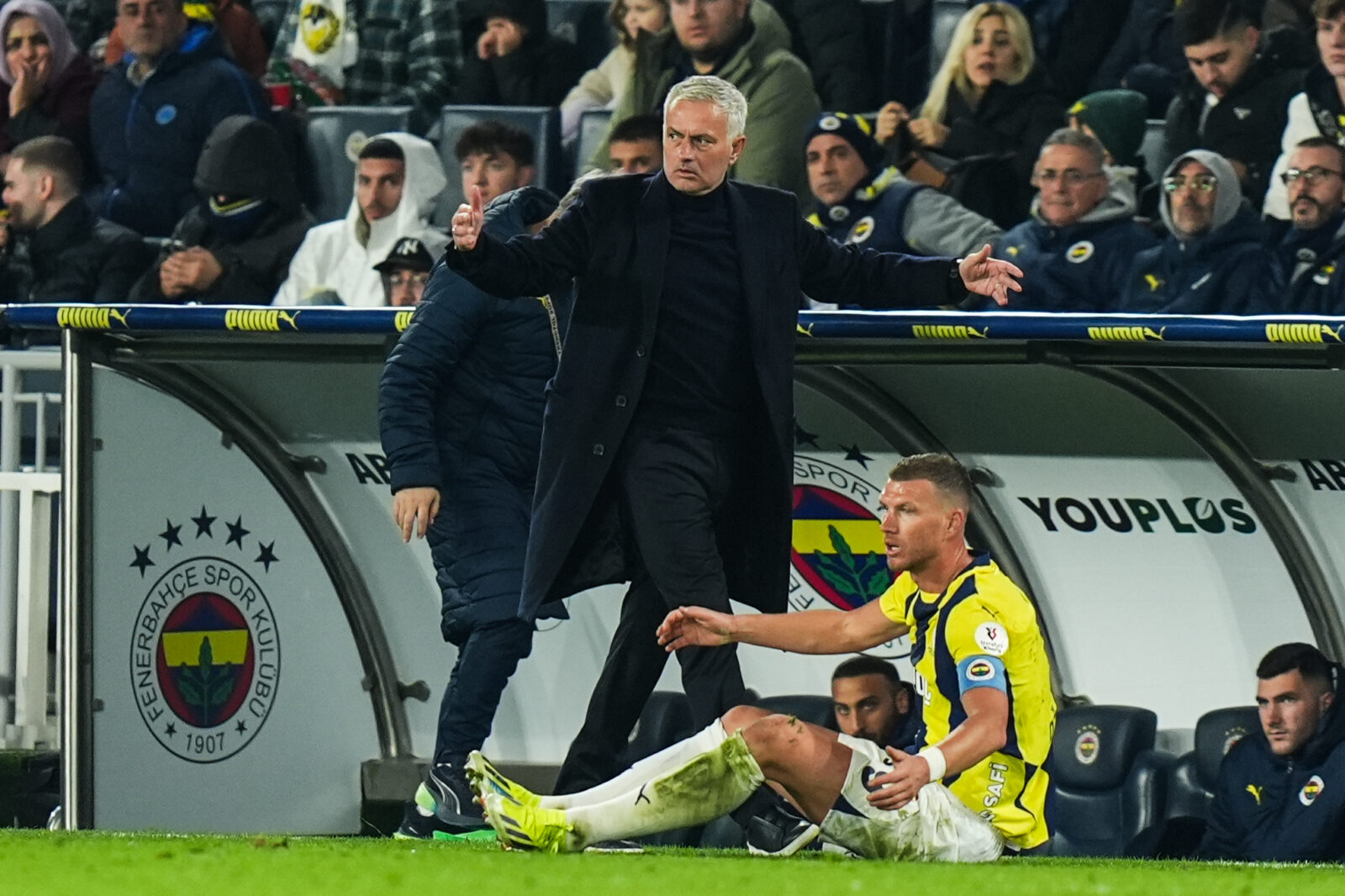Head coach of Fenerbahce, Jose Mourinho follows the Turkish Super Lig week 18 match between Fenerbahce and Atakas Hataypor at Ulker Stadium in Istanbul, Türkiye on January 5, 2025. (AA Photo)