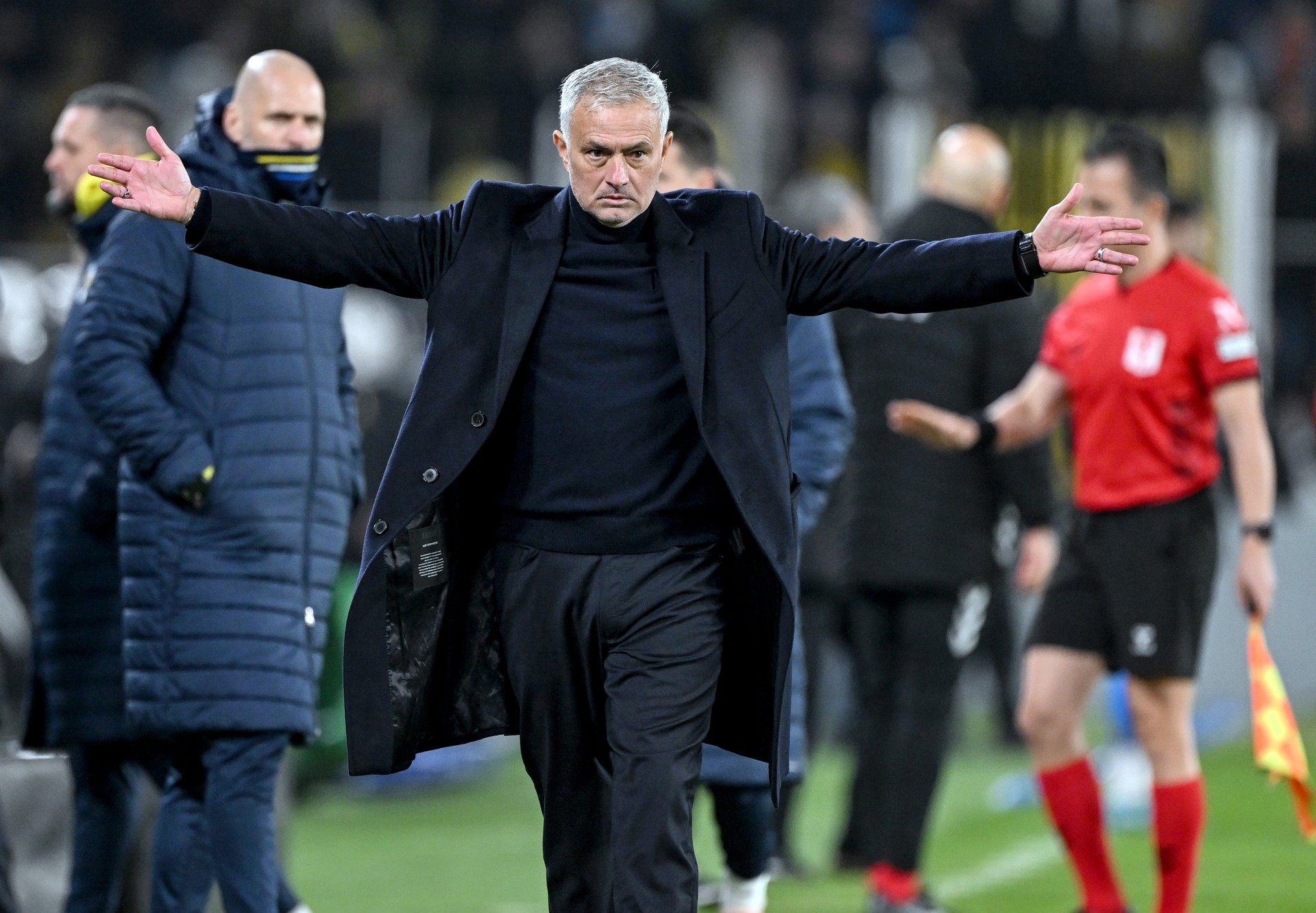 Cassano slams Mourinho's football, Totti defends his winning approach