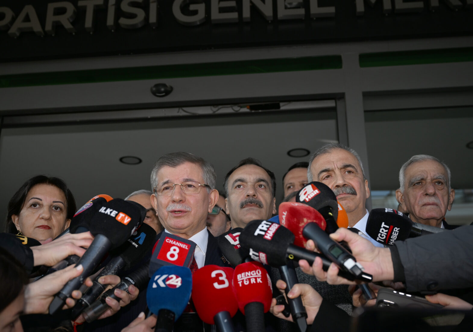 DEM Party’s ‘peace process’ talks continue, key meeting with main opposition CHP