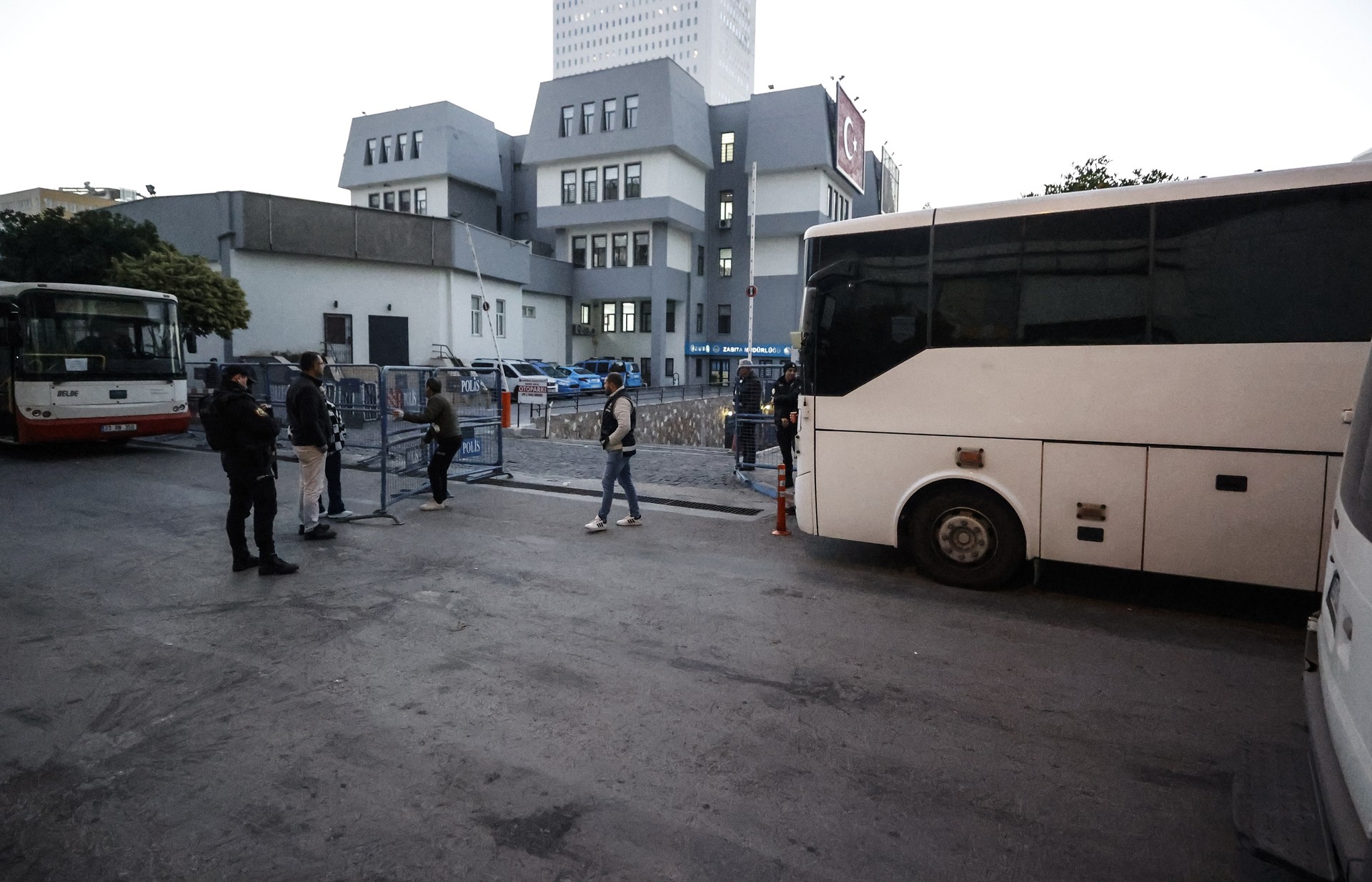 DEM Party's top local officials detained in terror investigation in Mersin