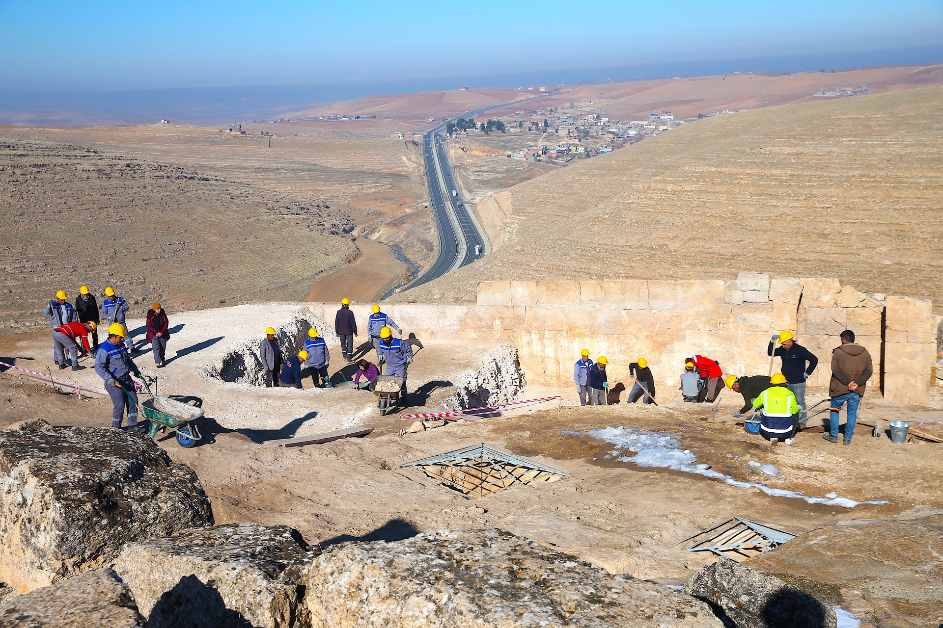 Southern walls unearthed at Türkiye's 3,000-year-old Zerzevan Castle
