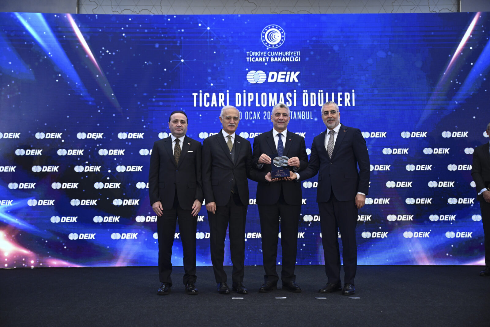 Trade Minister Omer Bolat (2nd from R) attends the 6th Commercial Diplomacy Awards Ceremony organized by the Foreign Economic Relations Board (DEIK) at a hotel and Minister of Social Security Vedat Isikhan (far right) and DEIK President Nail Olpak (second from left) present Minister Bolat with the Honor Award for Commercial Diplomacy in Istanbul, Türkiye, on Jan. 10, 2024. (AA Photo)