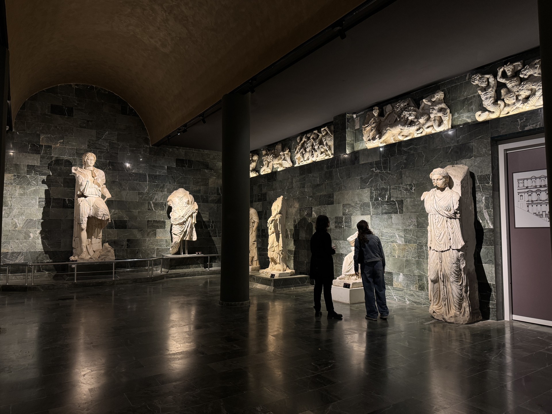 Antalya welcomes over 3.2M visitors to museums, ancient sites in 2024