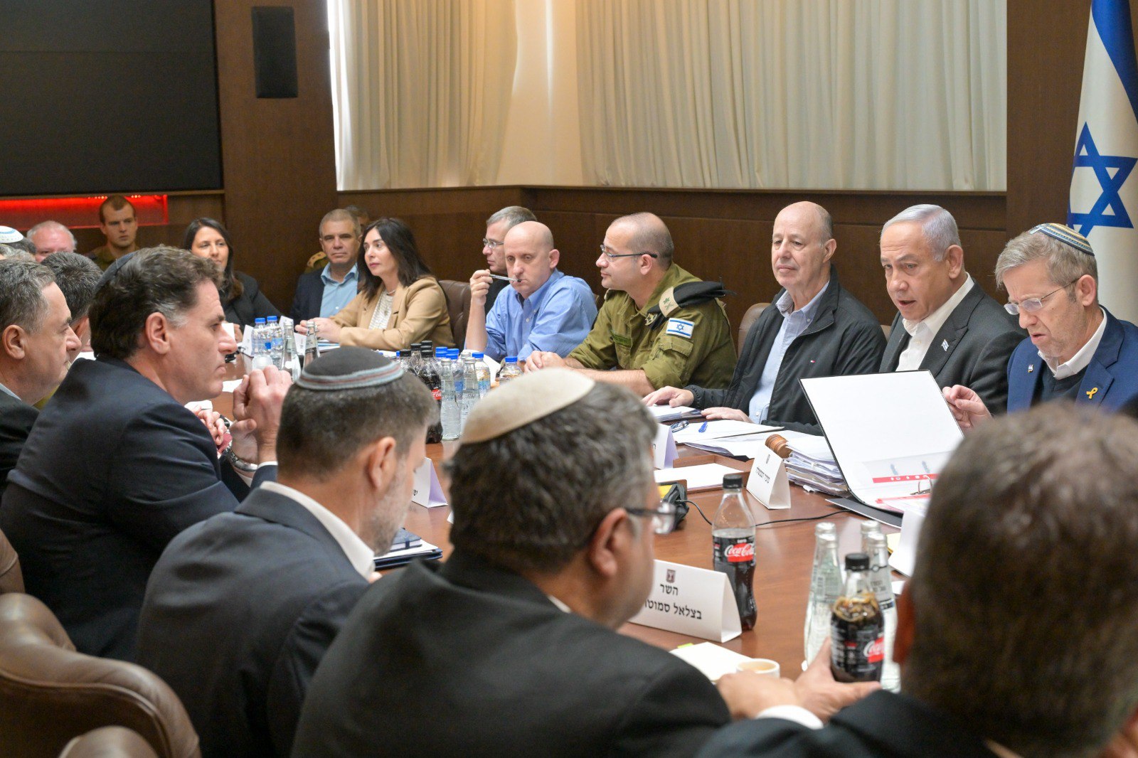 The Israeli Security Cabinet reportedly met in West Jerusalem in the presence of Israeli Prime Minister Benjamin Netanyahu to approve a ceasefire and prisoner swap agreement in Gaza. (Koby Gideon (GPO)/Handout - AA)