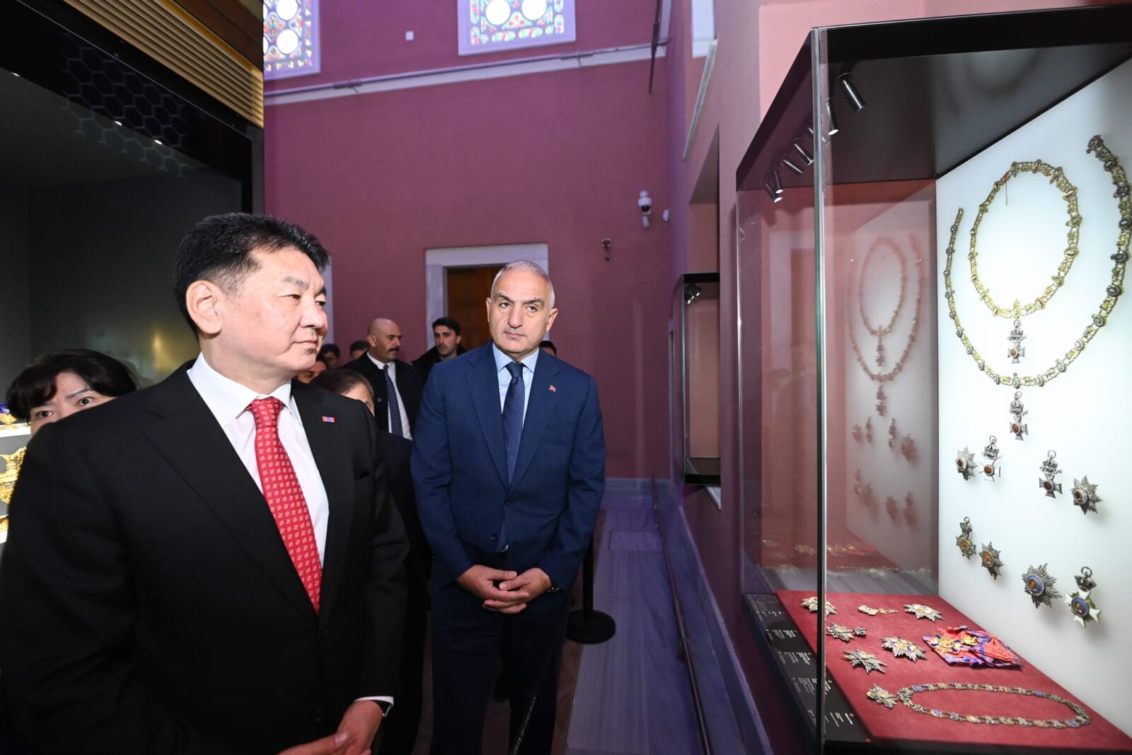 Mongolian President Ukhnaa visits Topkapi Palace, Hagia Sophia