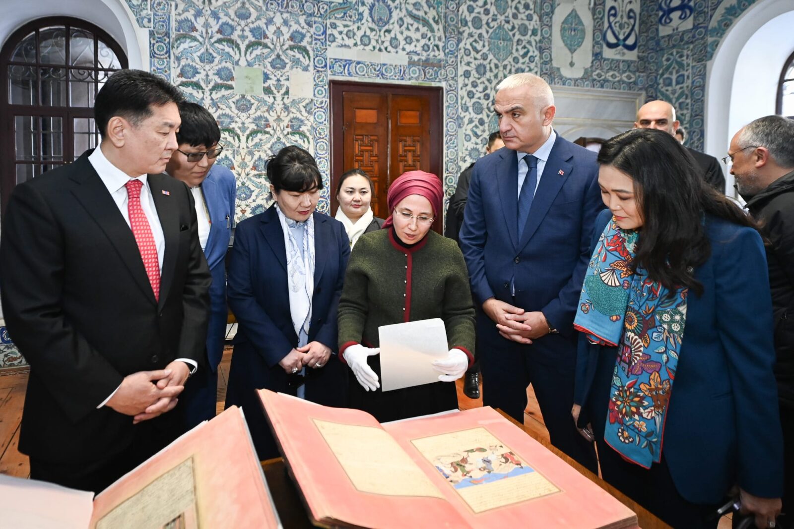 Mongolian President Ukhnaa visits Topkapi Palace, Hagia Sophia