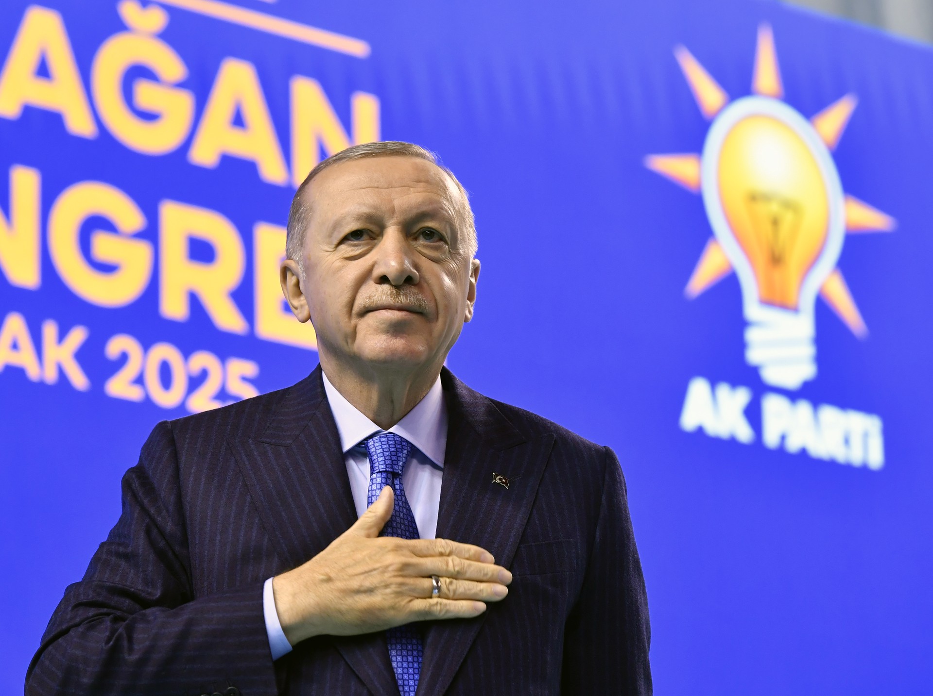 Ruling AK Party presents report on Syria's current situation to President Erdogan
