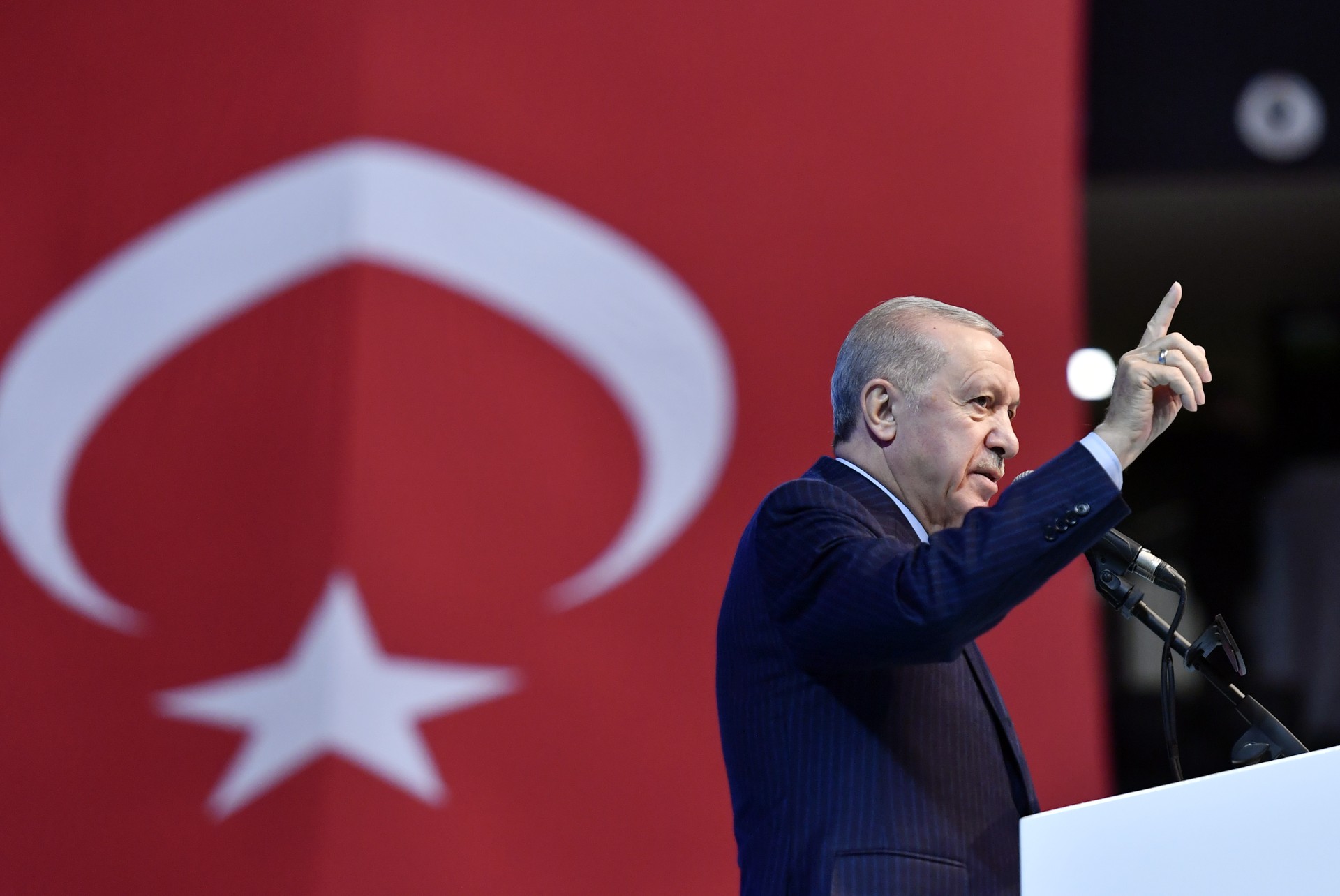 Poll shows 65% of Turks oppose constitutional change for Erdogan re-election