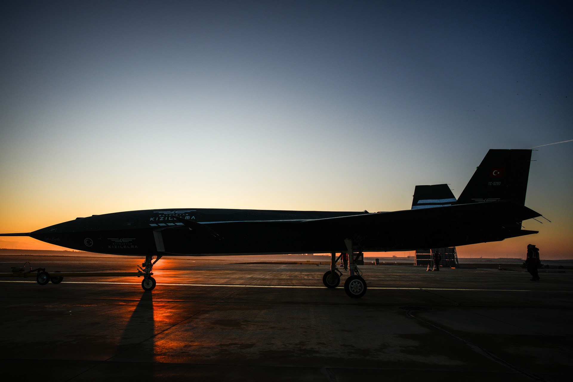 Türkiye’s 1st unmanned fighter jet Bayraktar Kizilelma passes key flight test