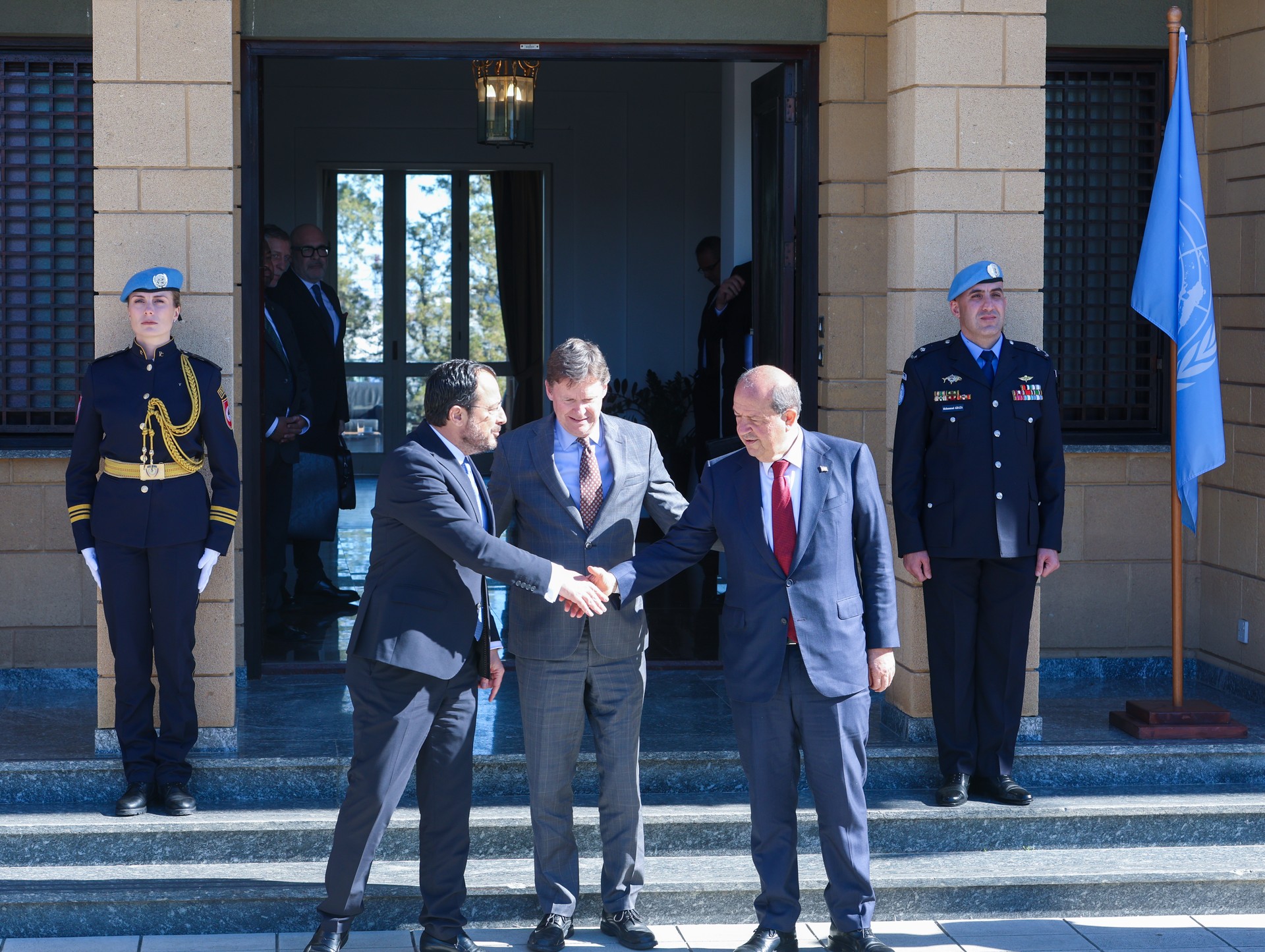 Turkish Cypriot president and Greek Cypriot leader discuss border gate proposals