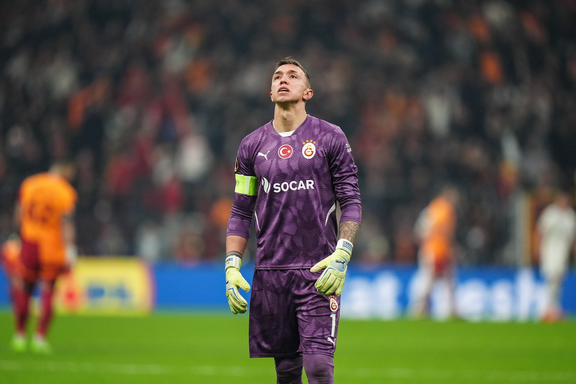 Fernando Muslera faces fan backlash after gesture to Galatasaray coach