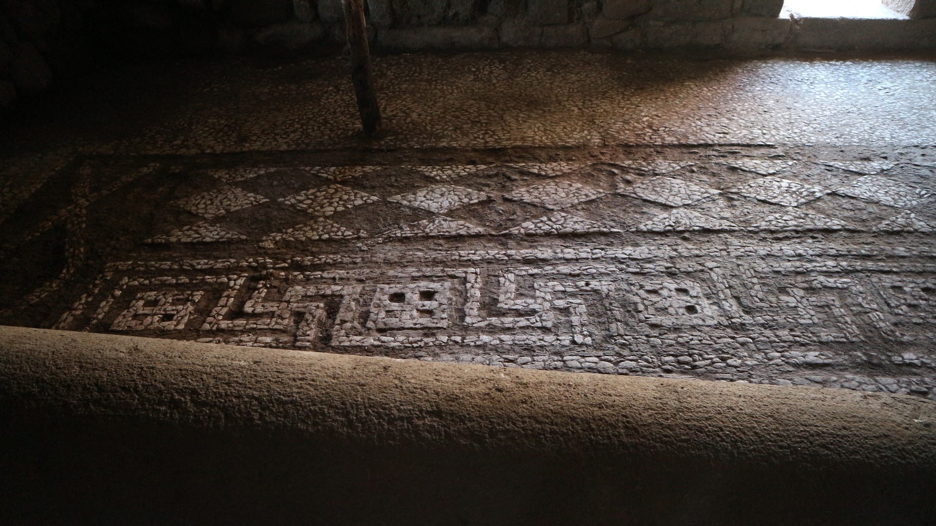 2,200-year-old mosaic, 1,800-year-old tomb unearthed in Türkiye's Assos