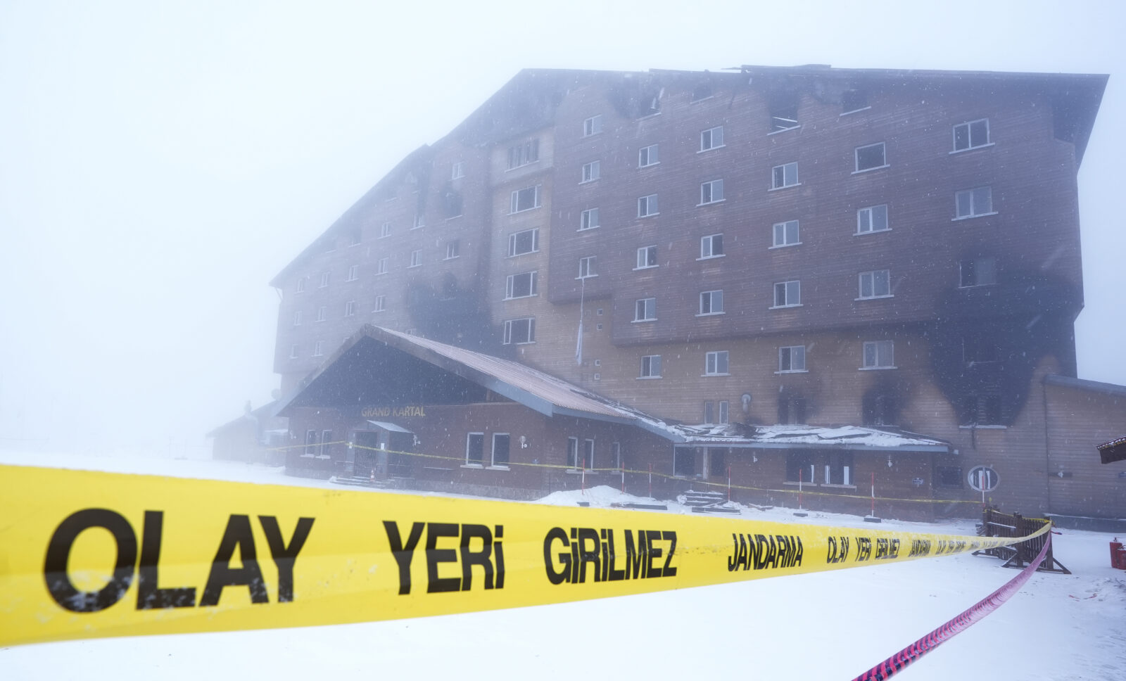 A view from the Grand Kartal Hotel, sealed after the gendarmerie took security measures and drew a security tape around it in Bolu's Kartalkaya Ski Resort, Türkiye, Jan. 23, 2025. (AA Photo)