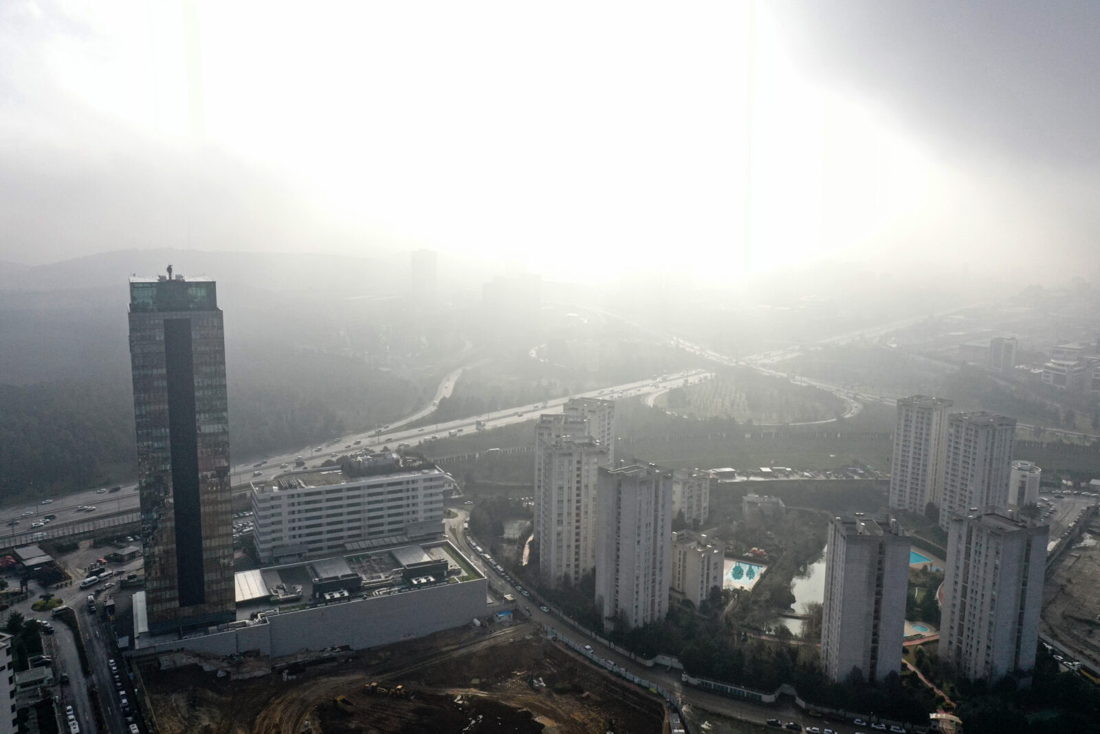 An aerial view of the foggy weather that covers the city in Umraniye district as air quality in Istanbul visibly worsens, Türkiye on Jan. 27, 2025. (AA Photo)
