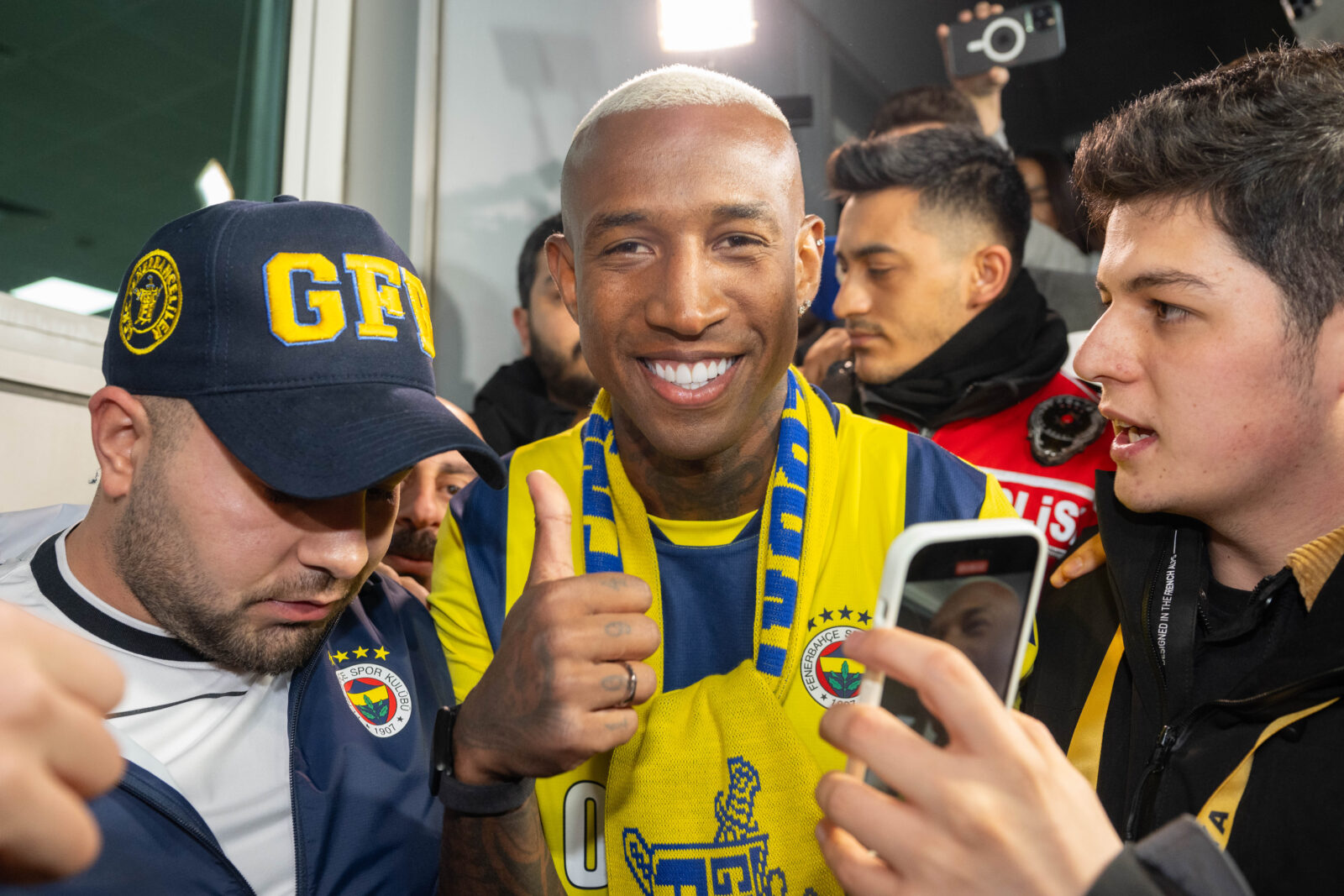 Brazilian footballer Anderson Talisca, who has reached an agreement with Fenerbahce for his transfer, is welcomed by fans upon his arrival in Istanbul, Türkiye, Jan. 27, 2025. (AA Photo)