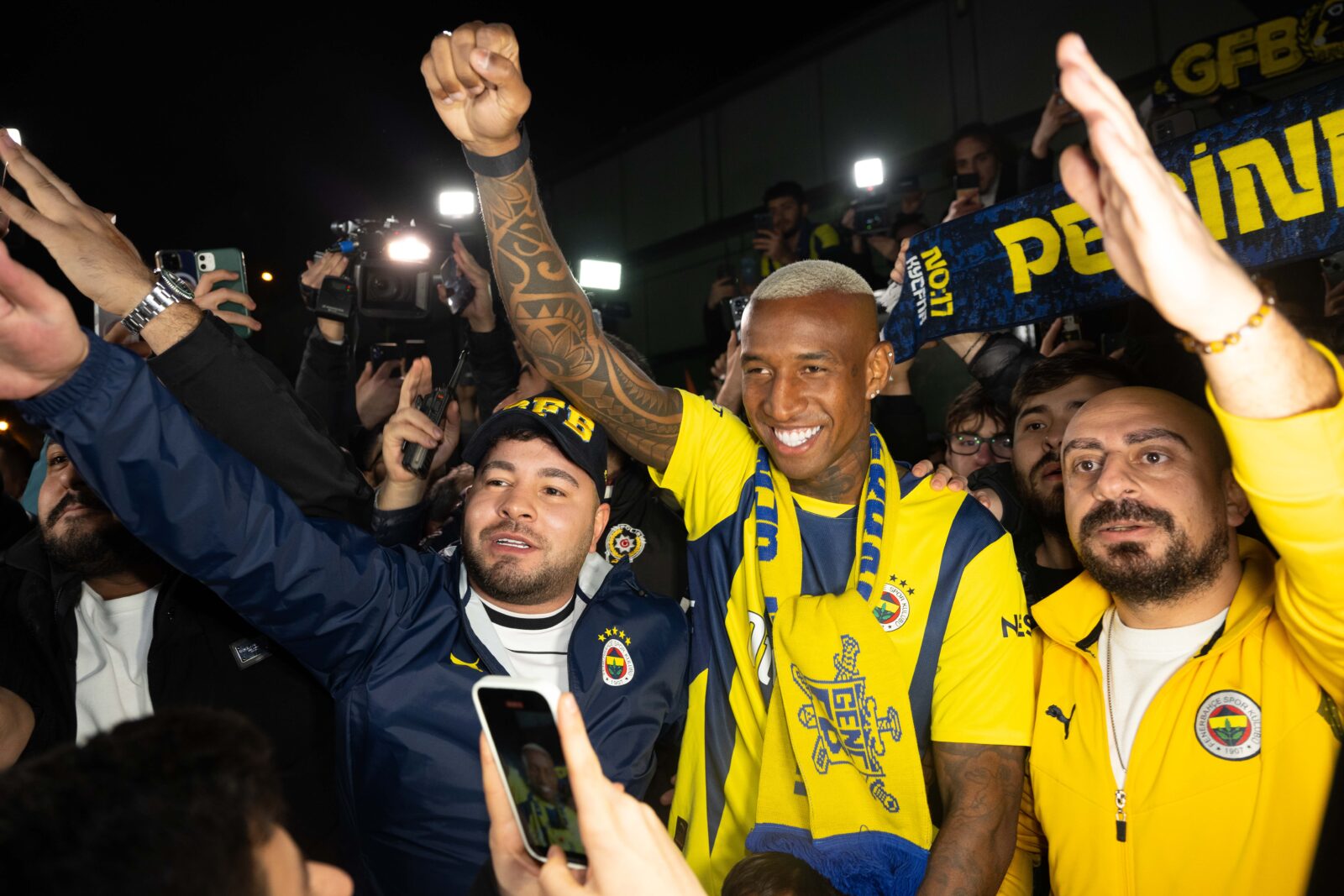 Brazilian footballer Anderson Talisca, who has reached an agreement with Fenerbahce for his transfer, is welcomed by fans upon his arrival in Istanbul, Türkiye, Jan. 27, 2025. (AA Photo)