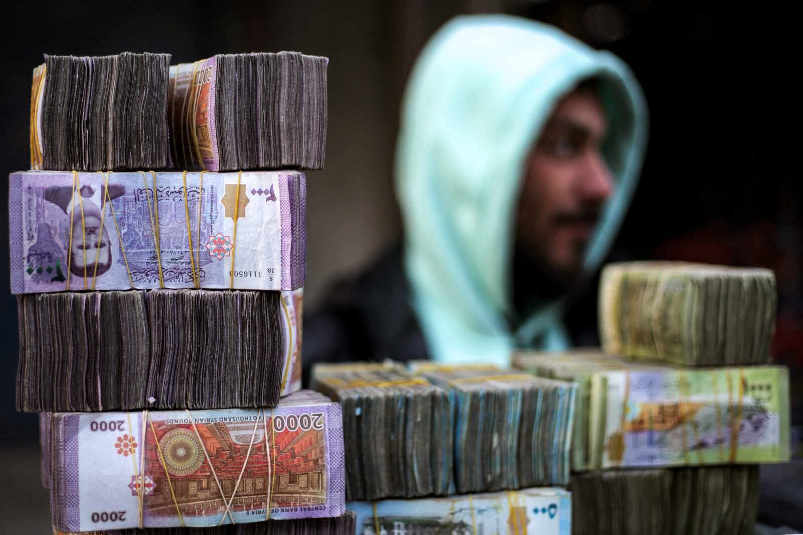 Syria plans economic overhaul,  privatization to end isolation