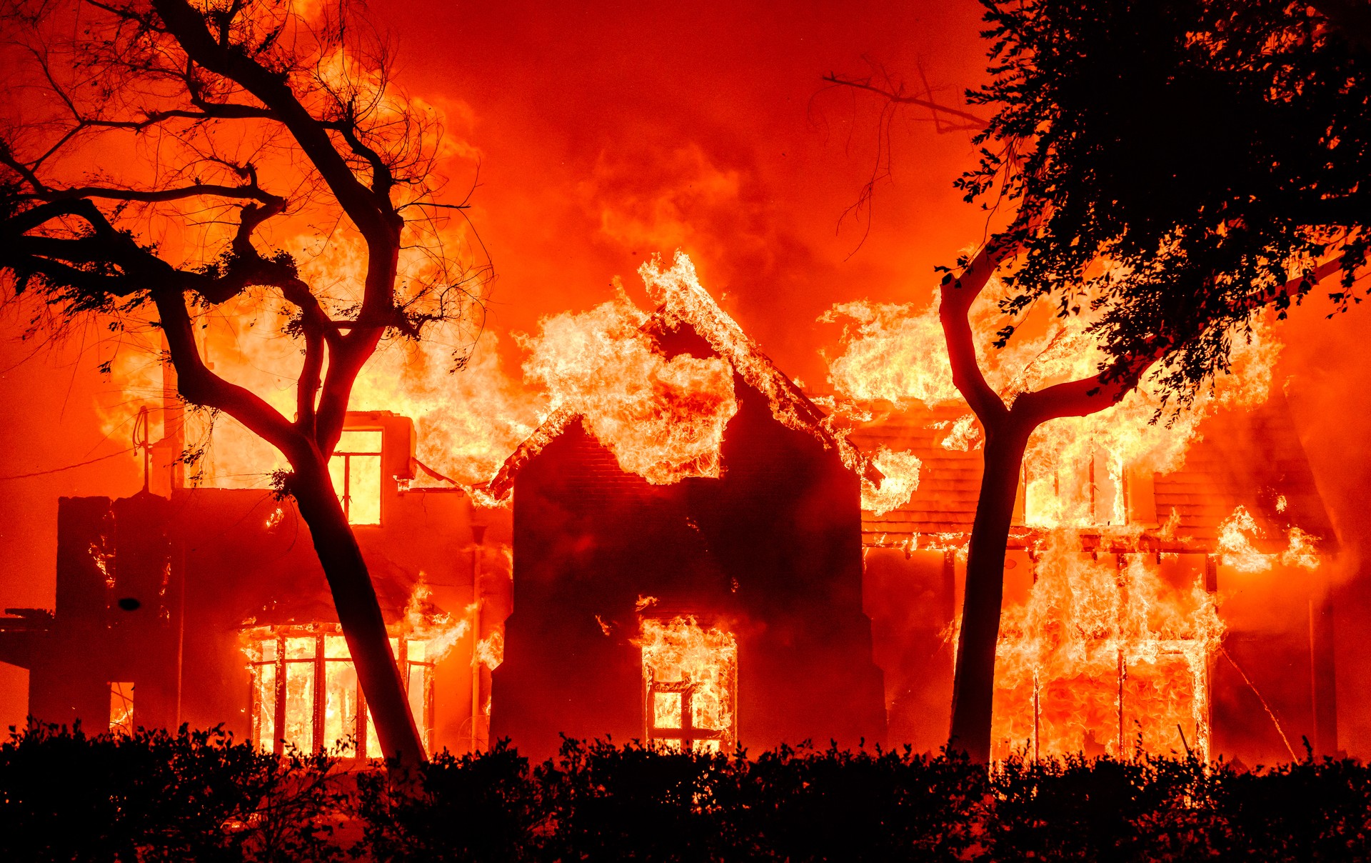 Wildfires ravage Los Angeles, displacing thousands, halting Hollywood events