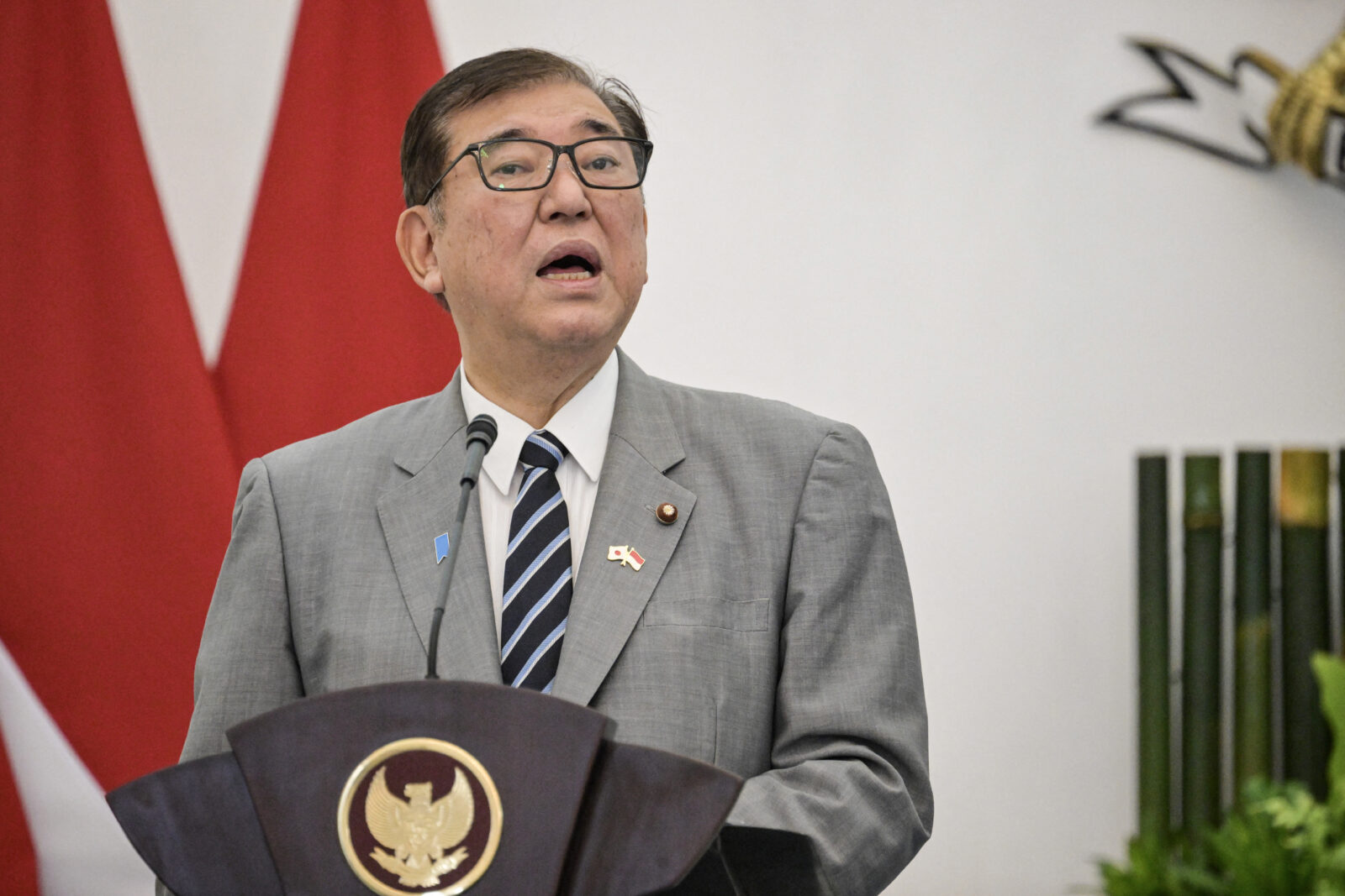 Japan's Prime Minister Shigeru Ishiba and Indonesia's President Prabowo Subianto (not pictured) give a press statement following their meeting at the presidential palace in Bogor, West Java, Indonesia, on Jan. 11, 2025. (AFP Photo)
