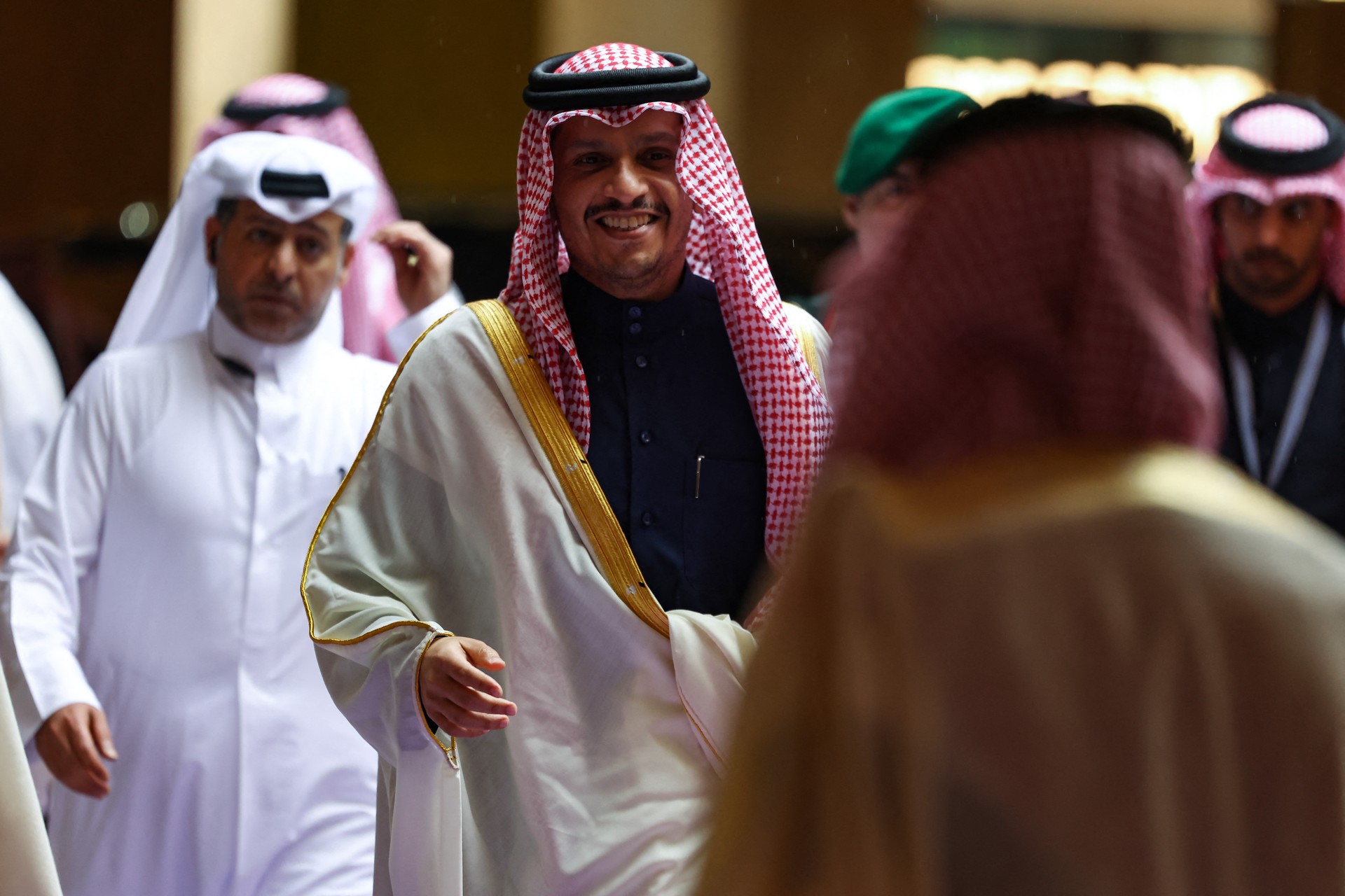 Qatari PM seeks early talks on 2nd phase of Israel-Hamas hostage deal