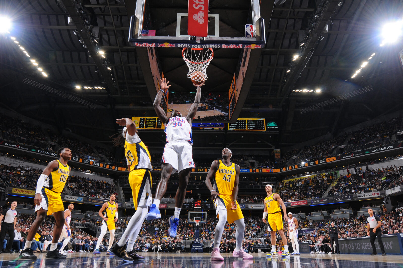 Adem Bona #30 of the Philadelphia 76ers drives to the basket during the game against the Indiana Pacers on January 18, 2025 at Gainbridge Fieldhouse in Indianapolis, Indiana. (AFP Photo)