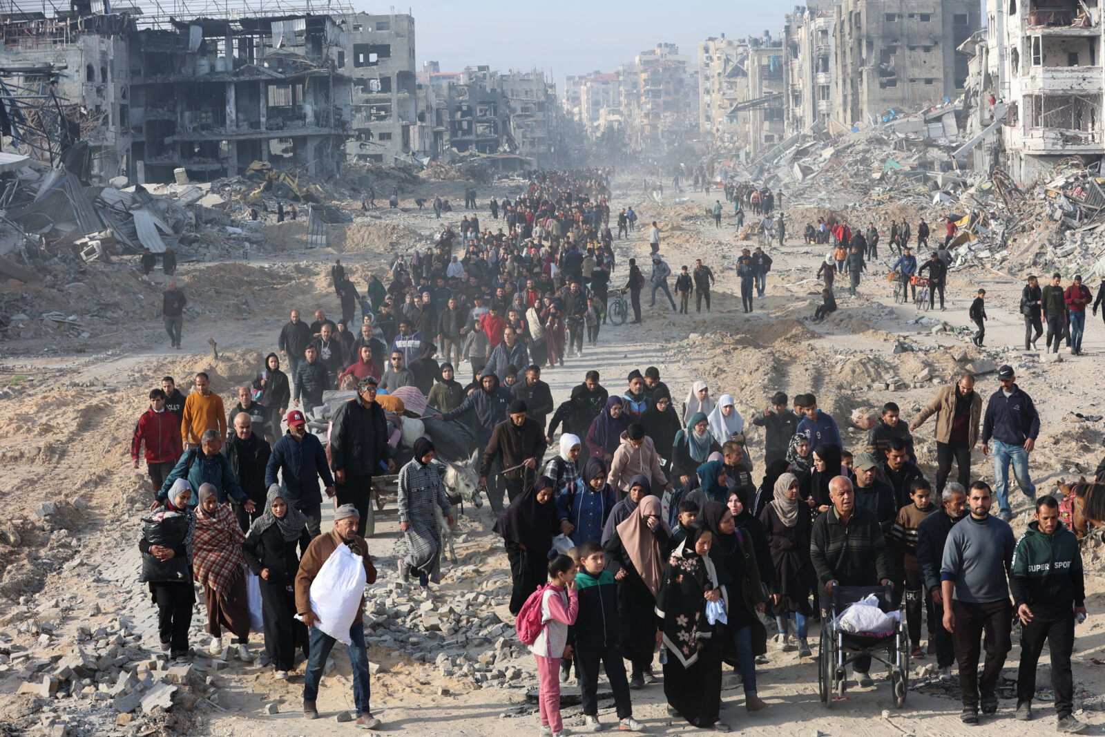 Scores of displaced Palestinians walk along a road in the Saftawi area of Jabalia, as they leave areas near Gaza City where they had taken refuge, toward the further northern part of the Gaza Strip. (AFP Photo)