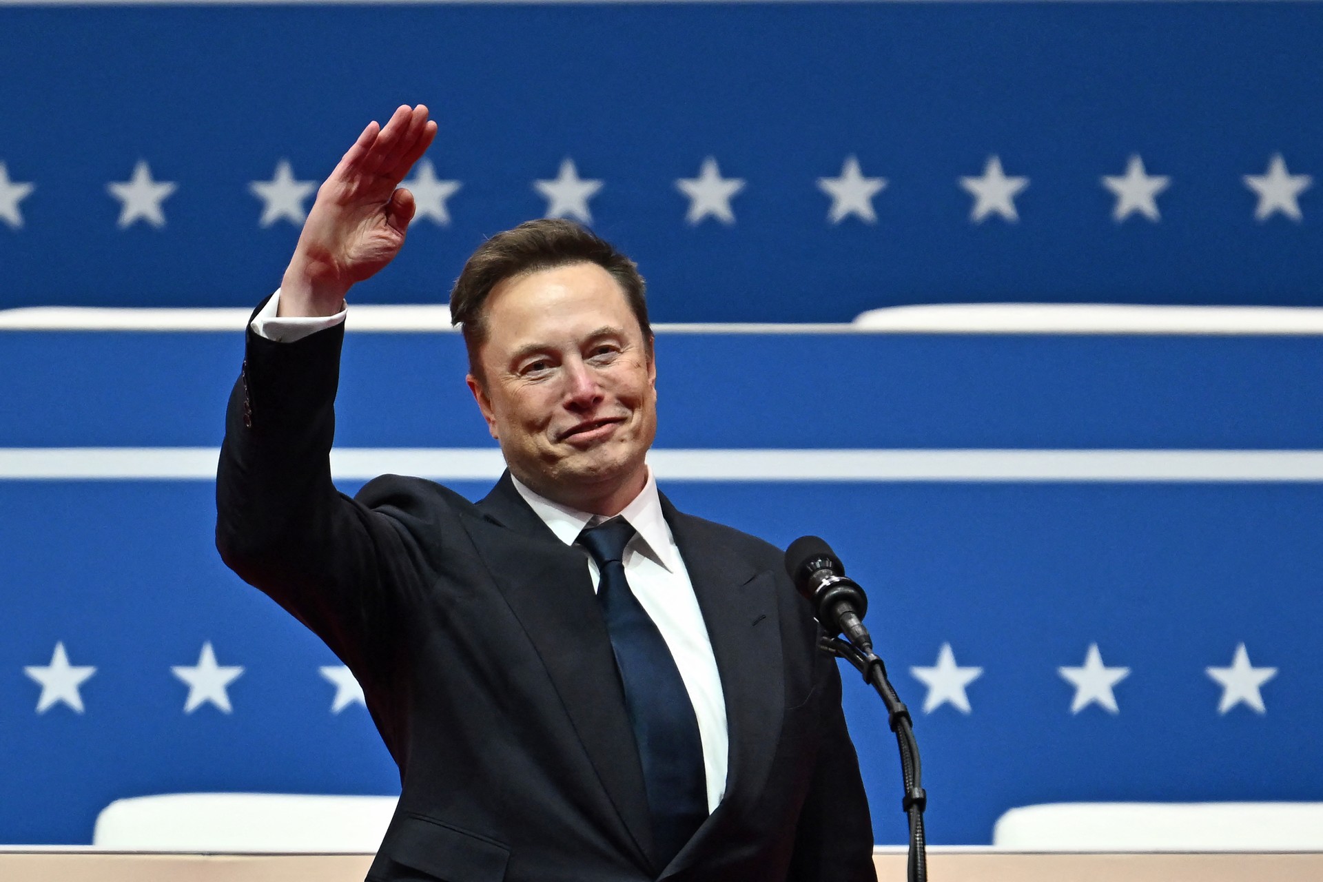 Elon Musk poised to become 1st trillionaire by 2027