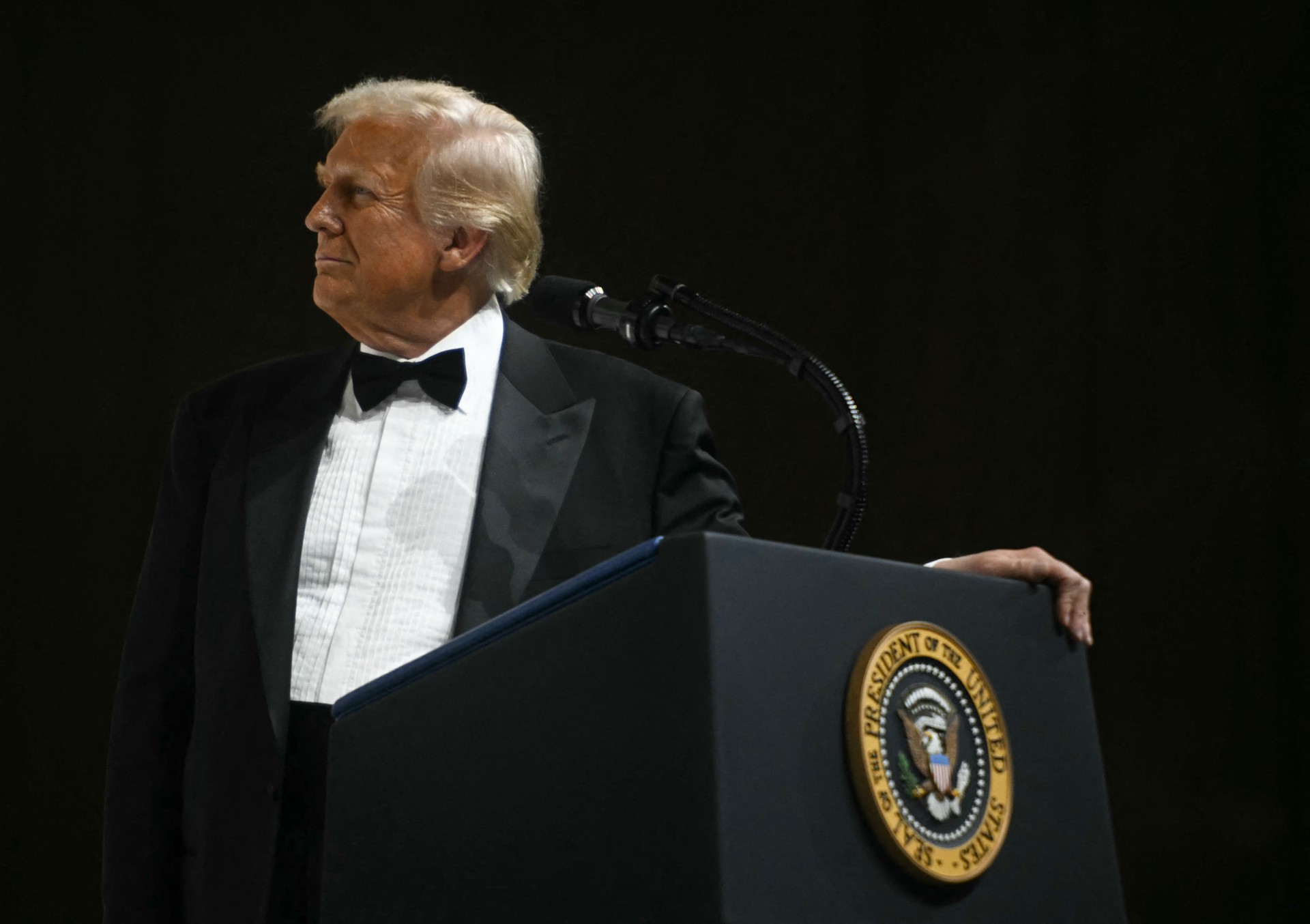 Trump sets sight on Feb. 1 for imposing 25% tariffs on Canada and Mexico