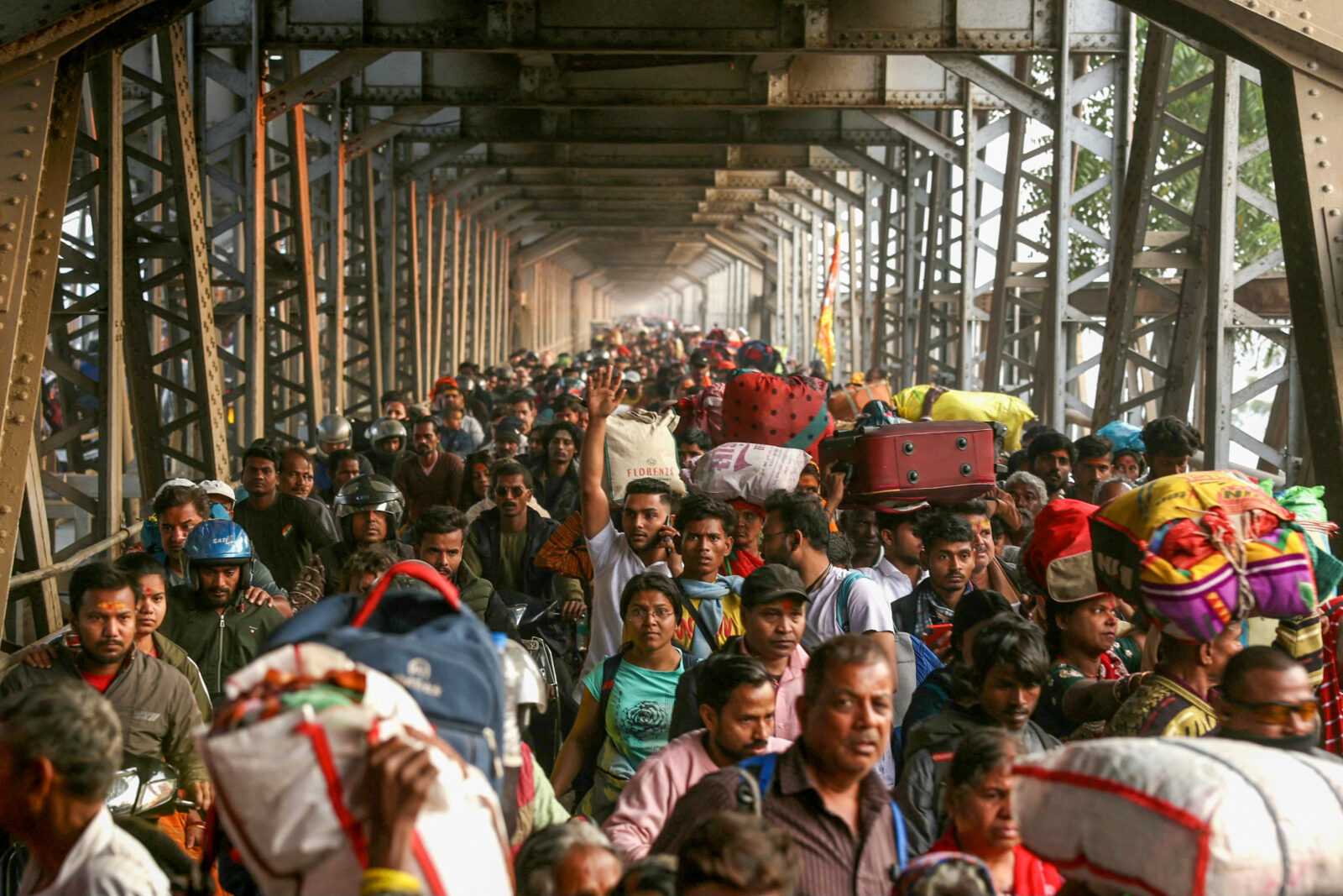 Hindu pilgrims walk along the old Yamuna bridge during the Maha Kumbh Mela festival in Prayagraj, India, Jan. 29, 2025. (AFP Photo)