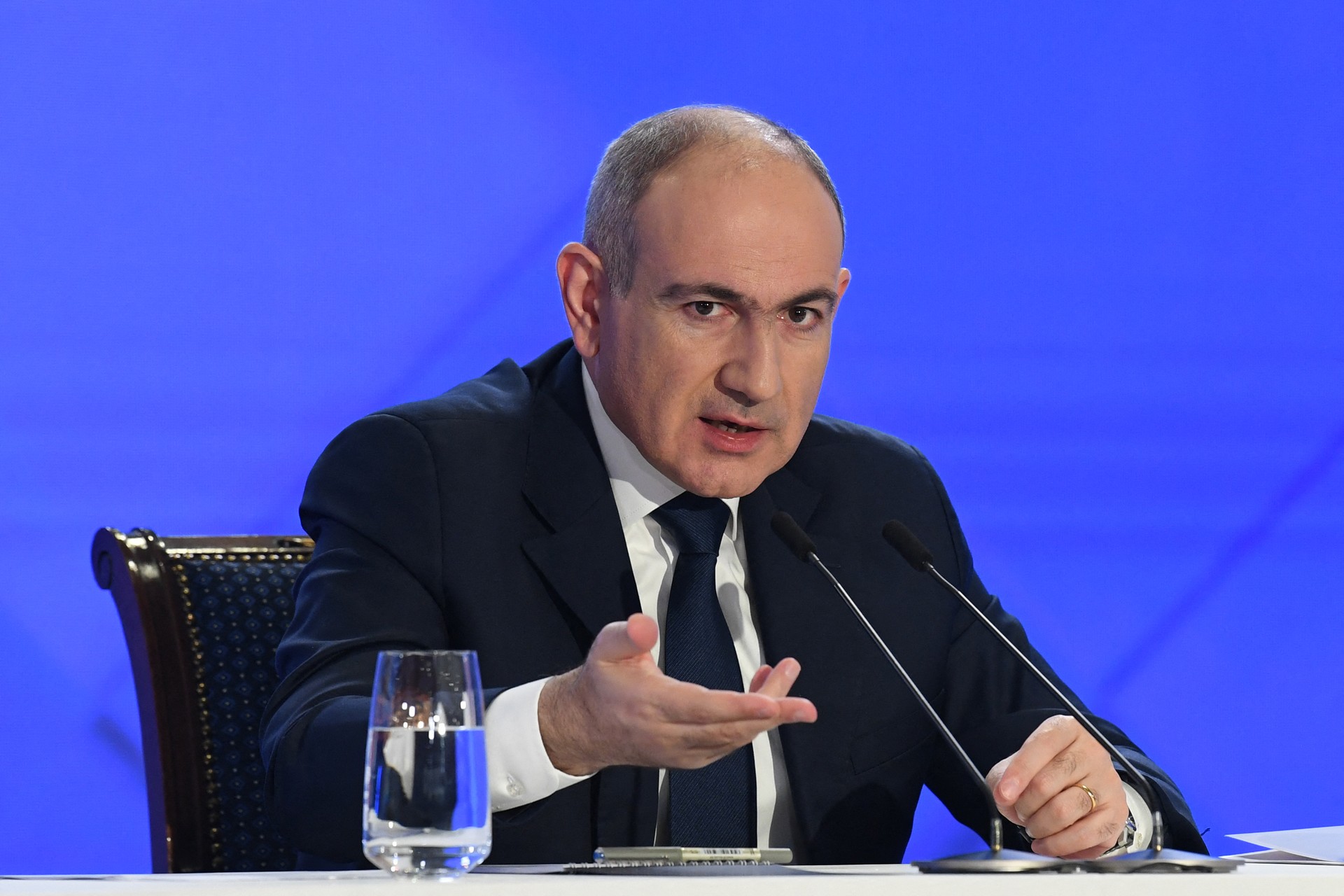 Armenian PM Pashinyan condemns burning of Turkish, Azerbaijani flags in Yerevan Image