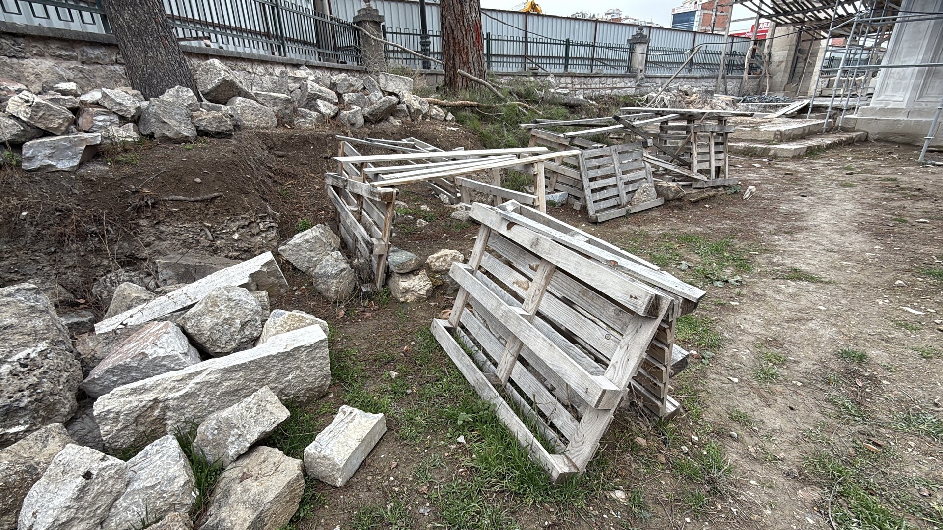 Historic tombs discovered during mosque restoration in Türkiye