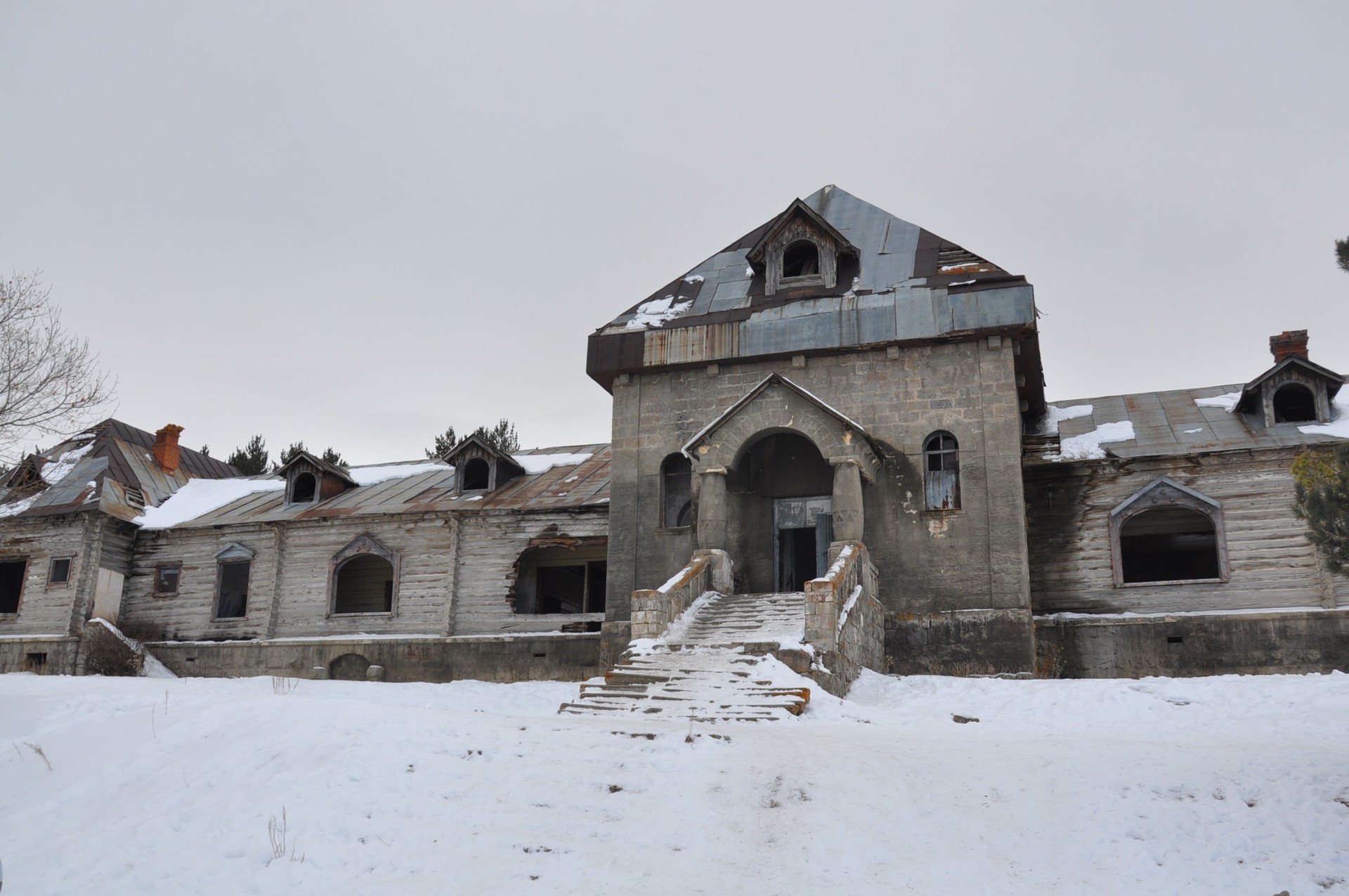 Russian Tsar Nicholas' hunting lodge in Türkiye awaits restoration as it faces risk of collapse