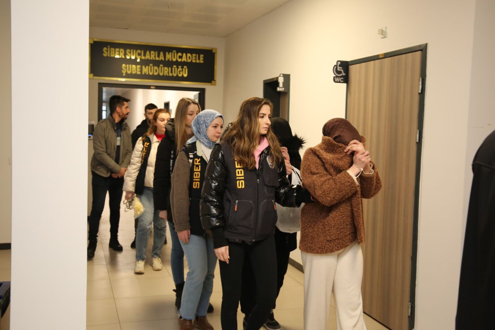 Authorities arrested 43 suspects in Kocaeli and six other provinces for running a fake pet adoption scam, allegedly taking shipping and insurance fees from victims, Kocaeli, Türkiye, Jan. 27, 2025. (IHA Photo)