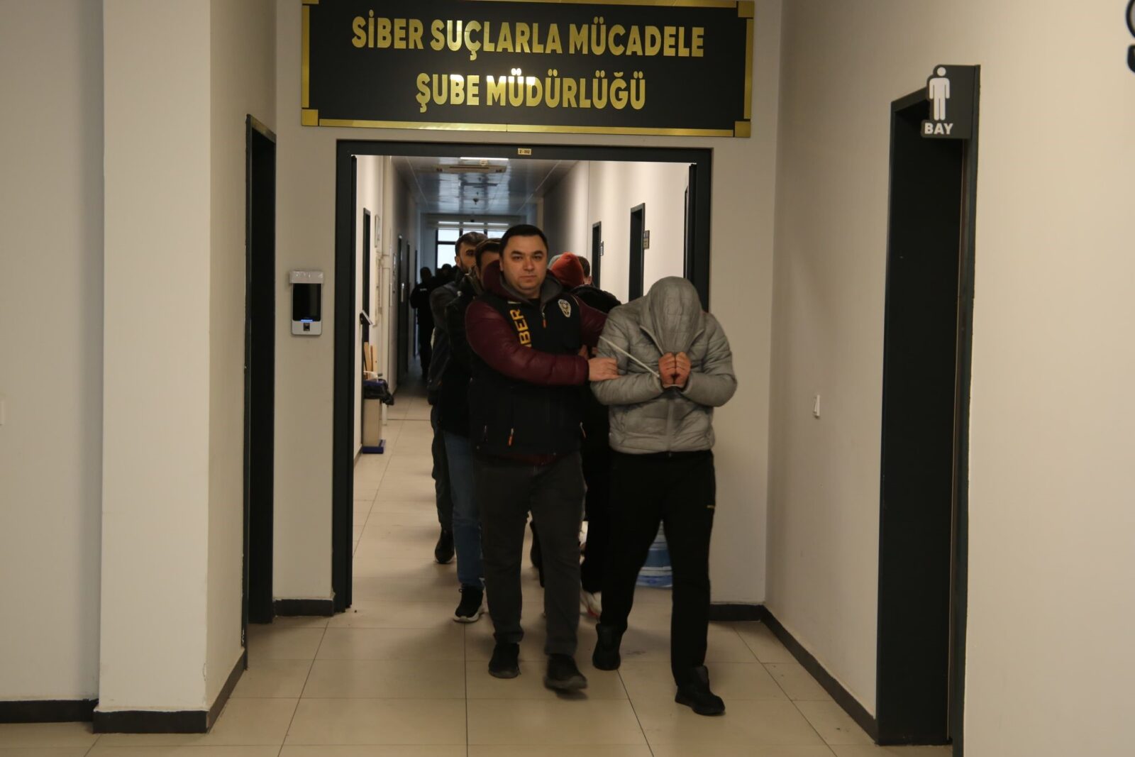 Authorities arrested 43 suspects in Kocaeli and six other provinces for running a fake pet adoption scam, allegedly taking shipping and insurance fees from victims, Kocaeli, Türkiye, Jan. 27, 2025. (IHA Photo)