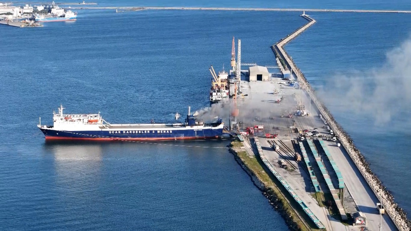 Fire breaks out in engine room of bulk carrier ship at Samsun Port, Türkiye