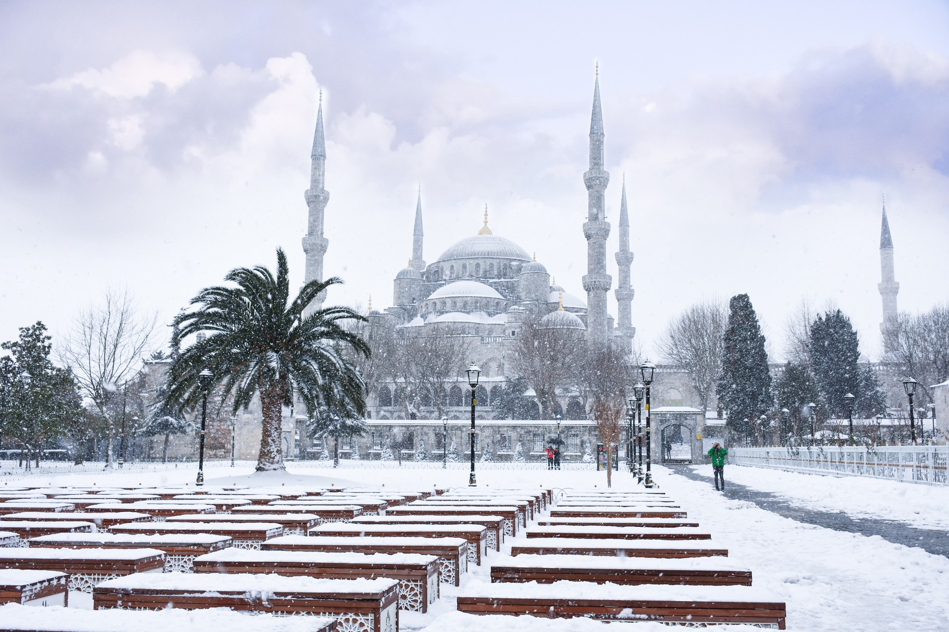 Istanbul prepares for first snowfall as cold wave sweeps Türkiye