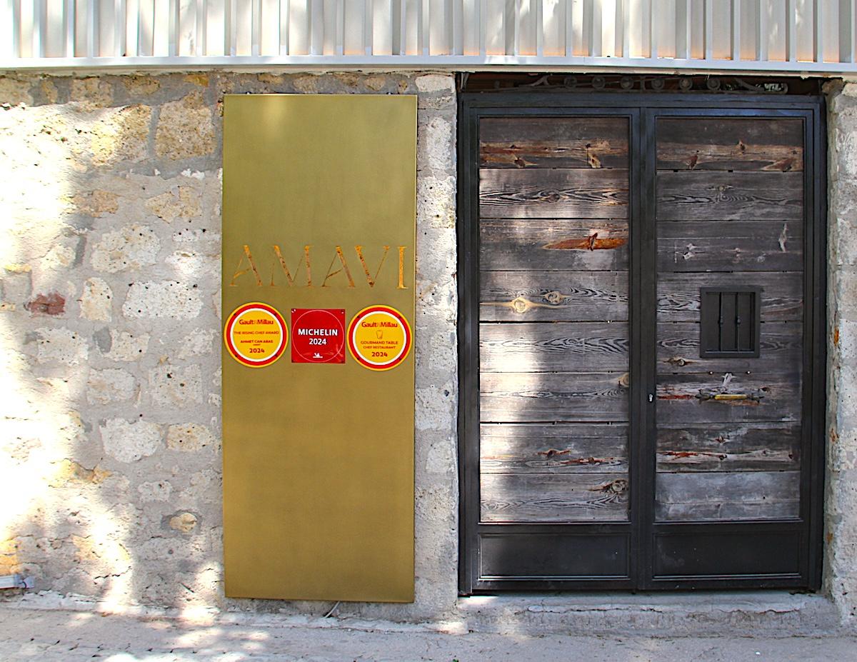 Amavi Alacati, which earned a spot in the Michelin Guide in 2024. (Photo via likecesme.com)