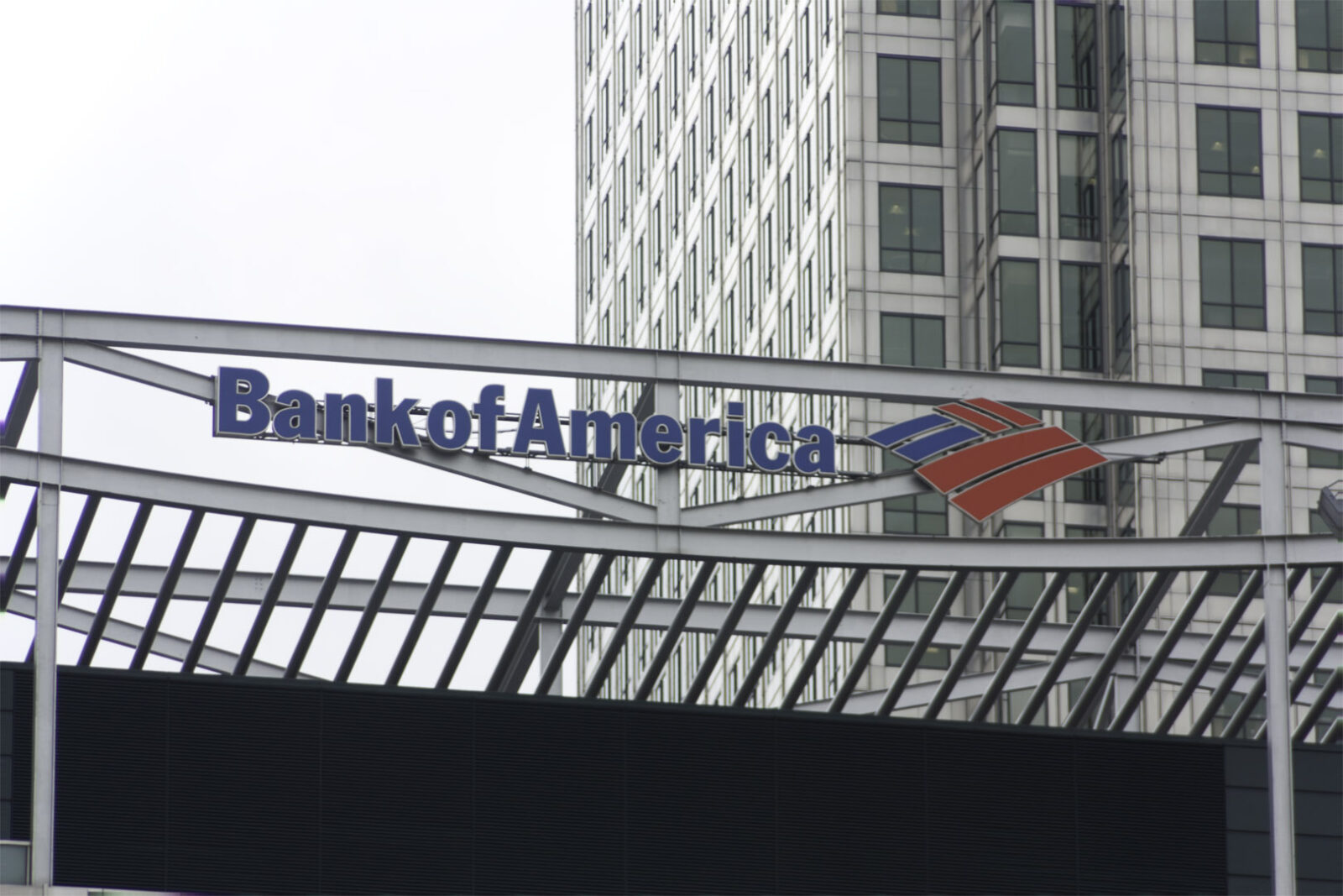 The exterior of Bank of America's Canary Wharf building in London, UK. (Photo via wikipedia.org)