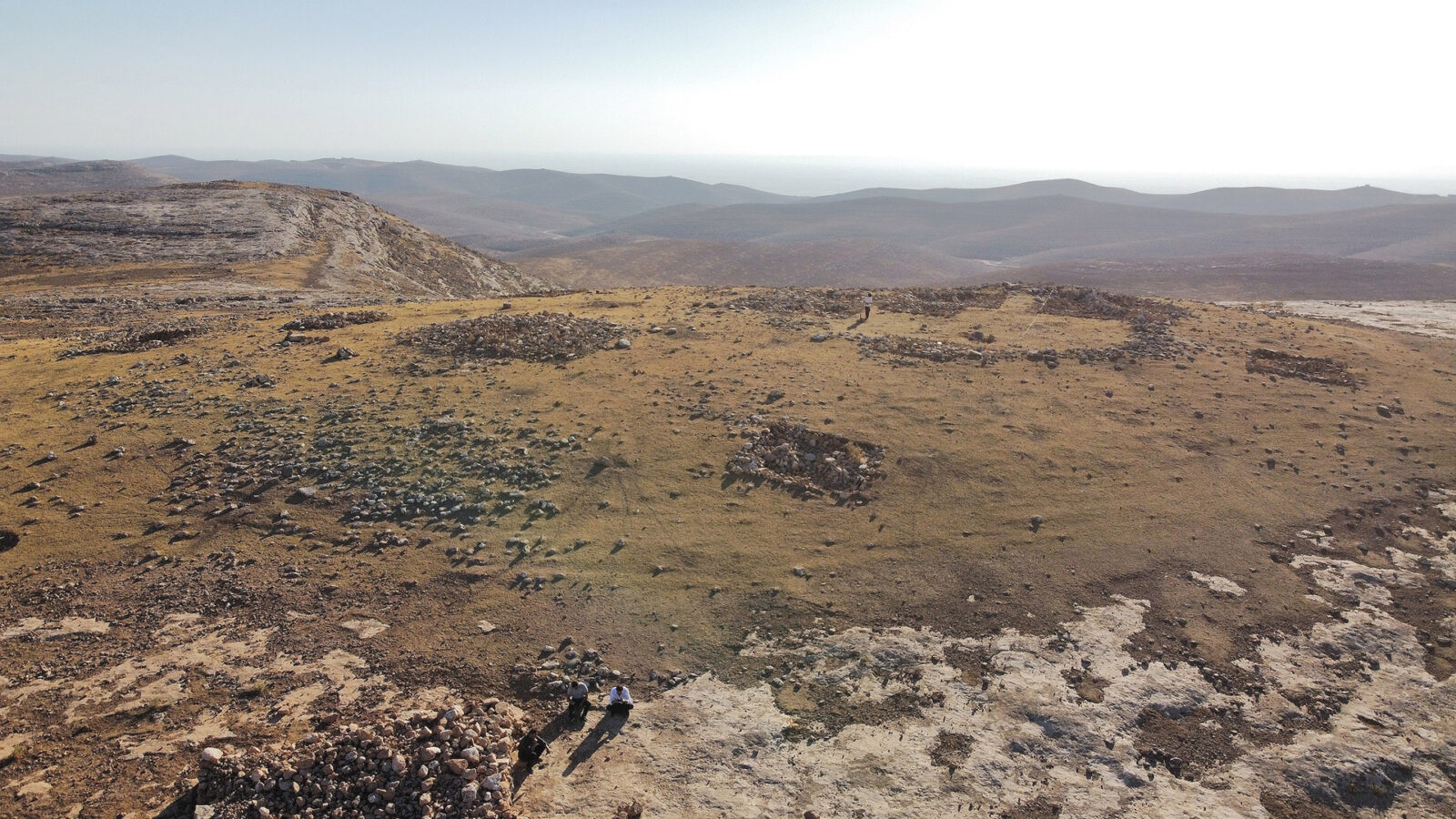 Ongoing archaeological excavations at Harbetsuvan Tepesi, Sanliurfa, Türkiye. (Photo via Stone Mounds Project)
