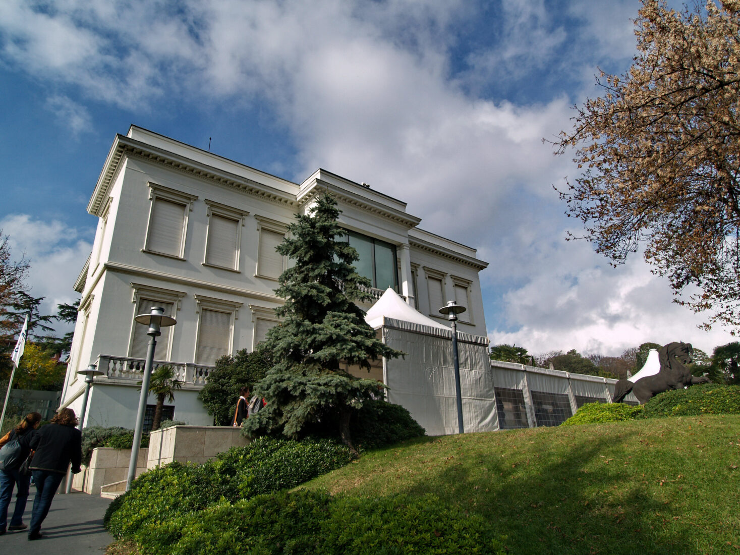 Sakip Sabanci Museum, Istanbul, Türkiye, 2008. (Photo via Wikimedia)