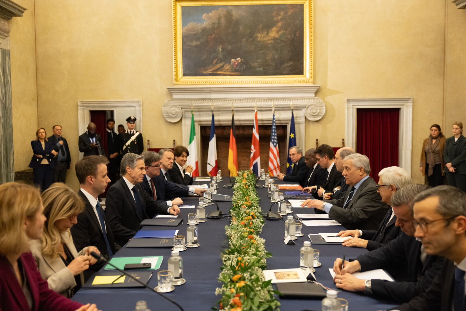 UK Foreign Secretary calls for international support for Syria