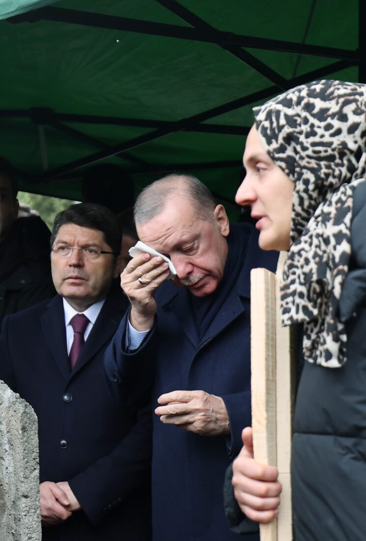 President Recep Tayyip Erdogan in weeping his tears at the funeral of Bolu fire victims in Türkiye on 22 Jan.2025. (Photo via Newsroom)