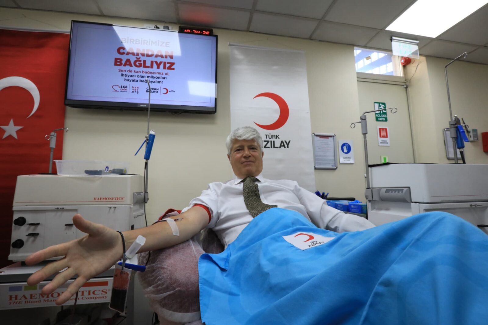 Switzerland's Ambassador to Ankara, Guillaume Scheurer donates blood at a Turkish Red Crescent center as part of a nationwide campaign, encouraging blood donations, in Türkiye, on Jan. 28, 2025. (Courtesy from Turkish Red Crescent)
