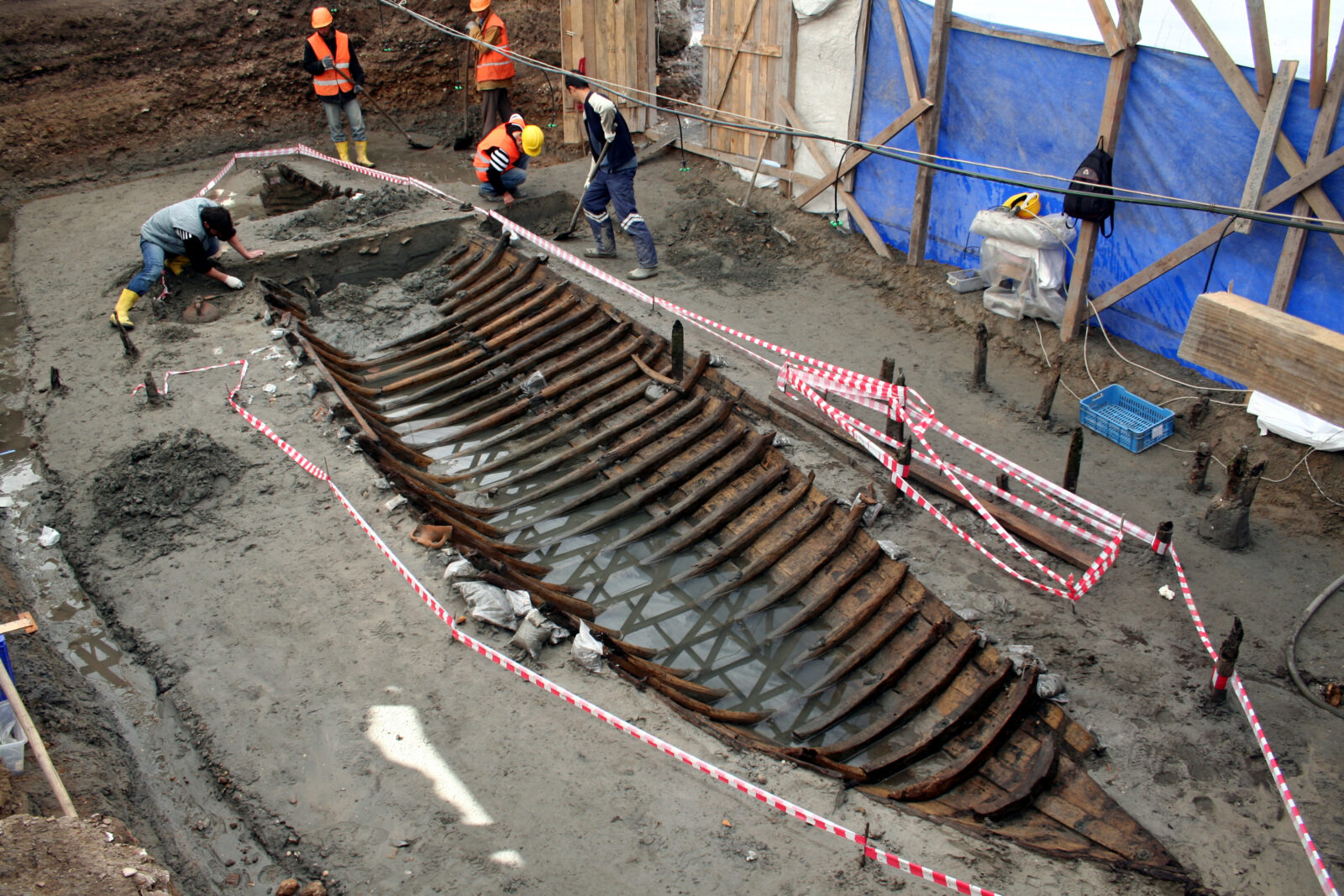 The keel of a shipwreck uncovered during the Yenikapi metro construction, Istanbul, Türkiye. (Photo via Yenikapi Excavations)