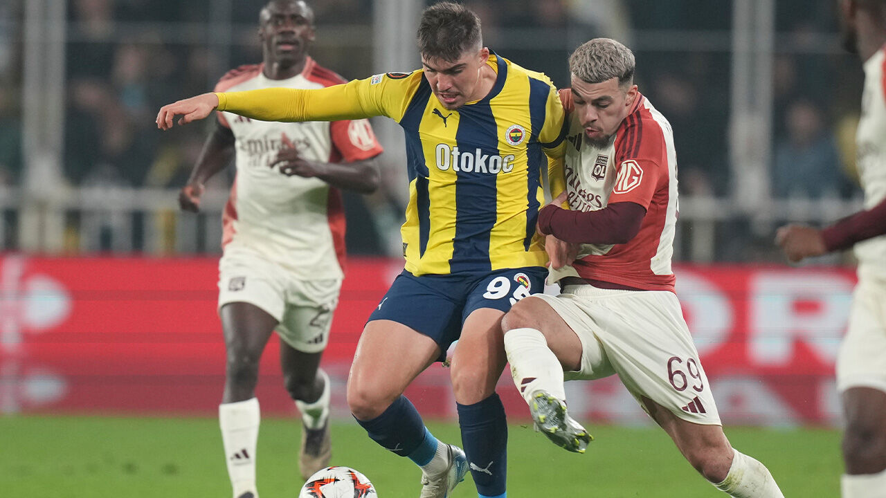 Fenerbahce's rising star Yusuf Akcicek during a match against Lyon. Jan. 23, 2025. (Photo: Türkiye Gazetesi)